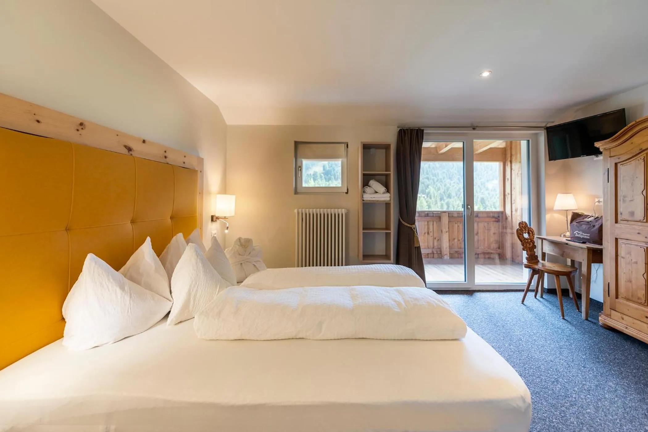 Bed in Berghotel Jochgrimm - Your Dolomites Home