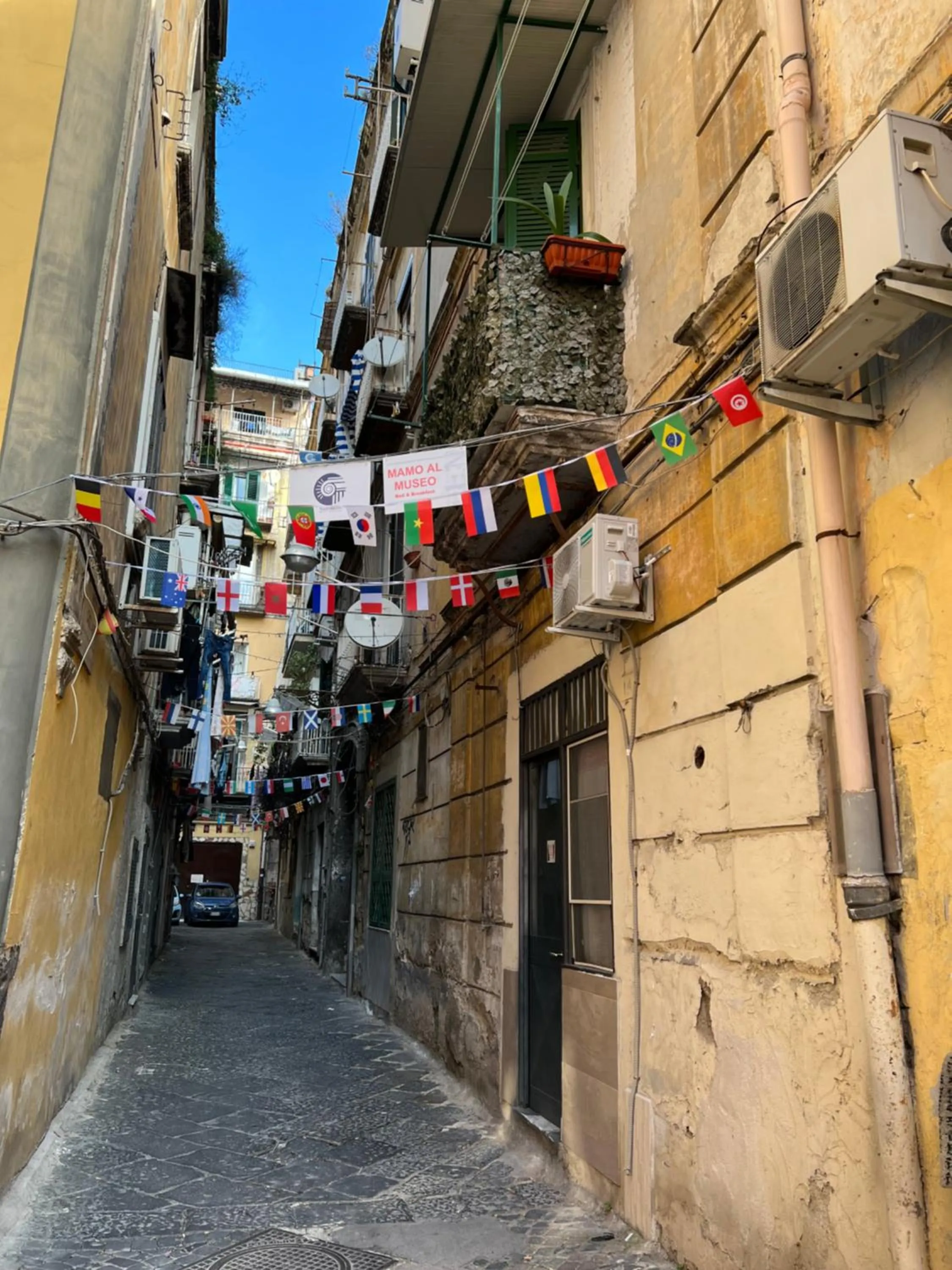 Street view in Napoli Museo bed and breakfast