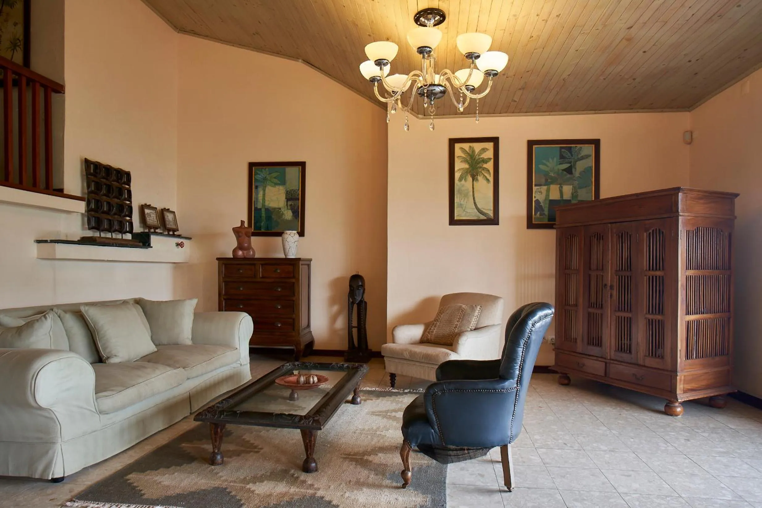Living room in Catembe Gallery Hotel