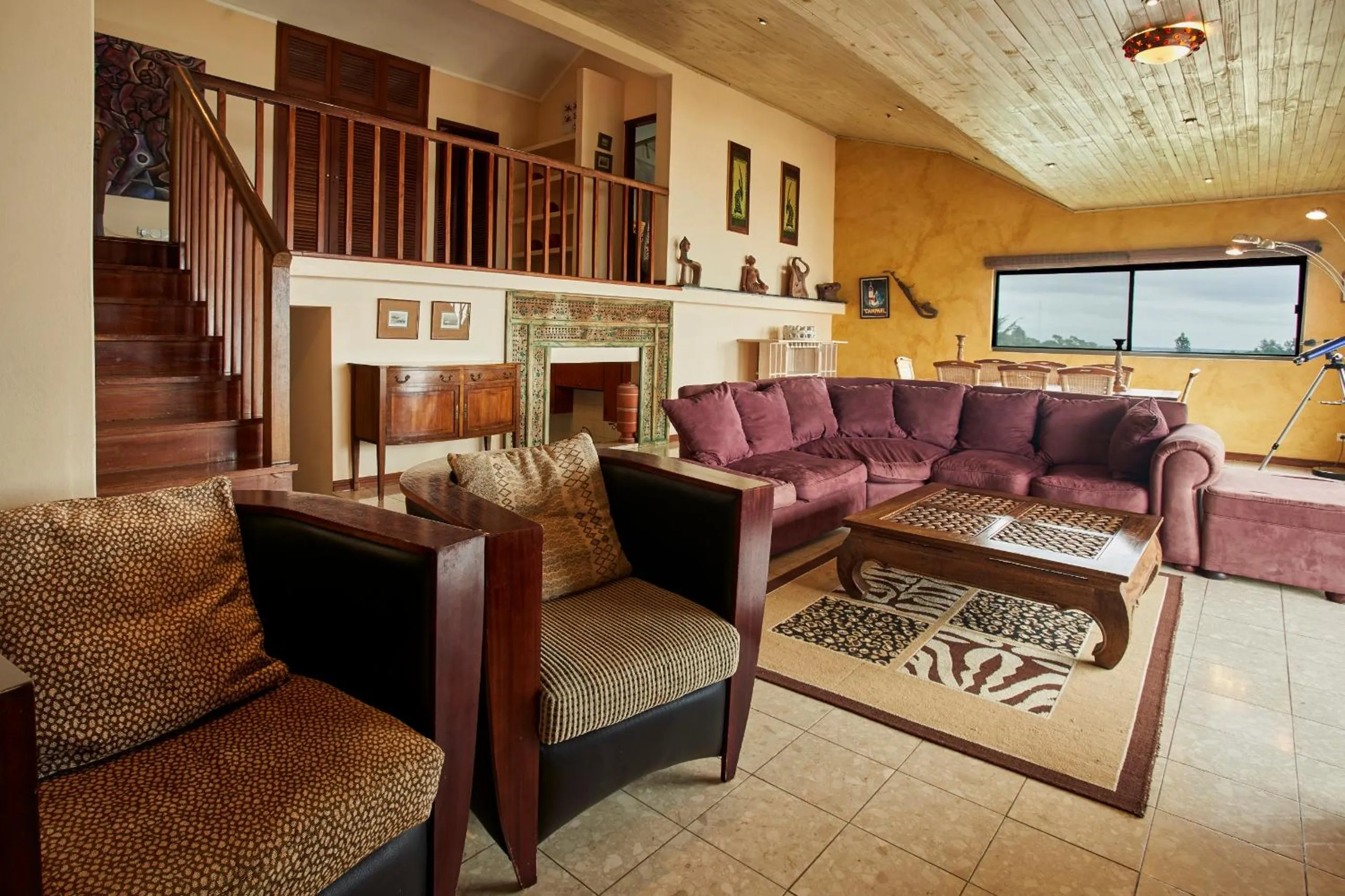 Living room in Catembe Gallery Hotel