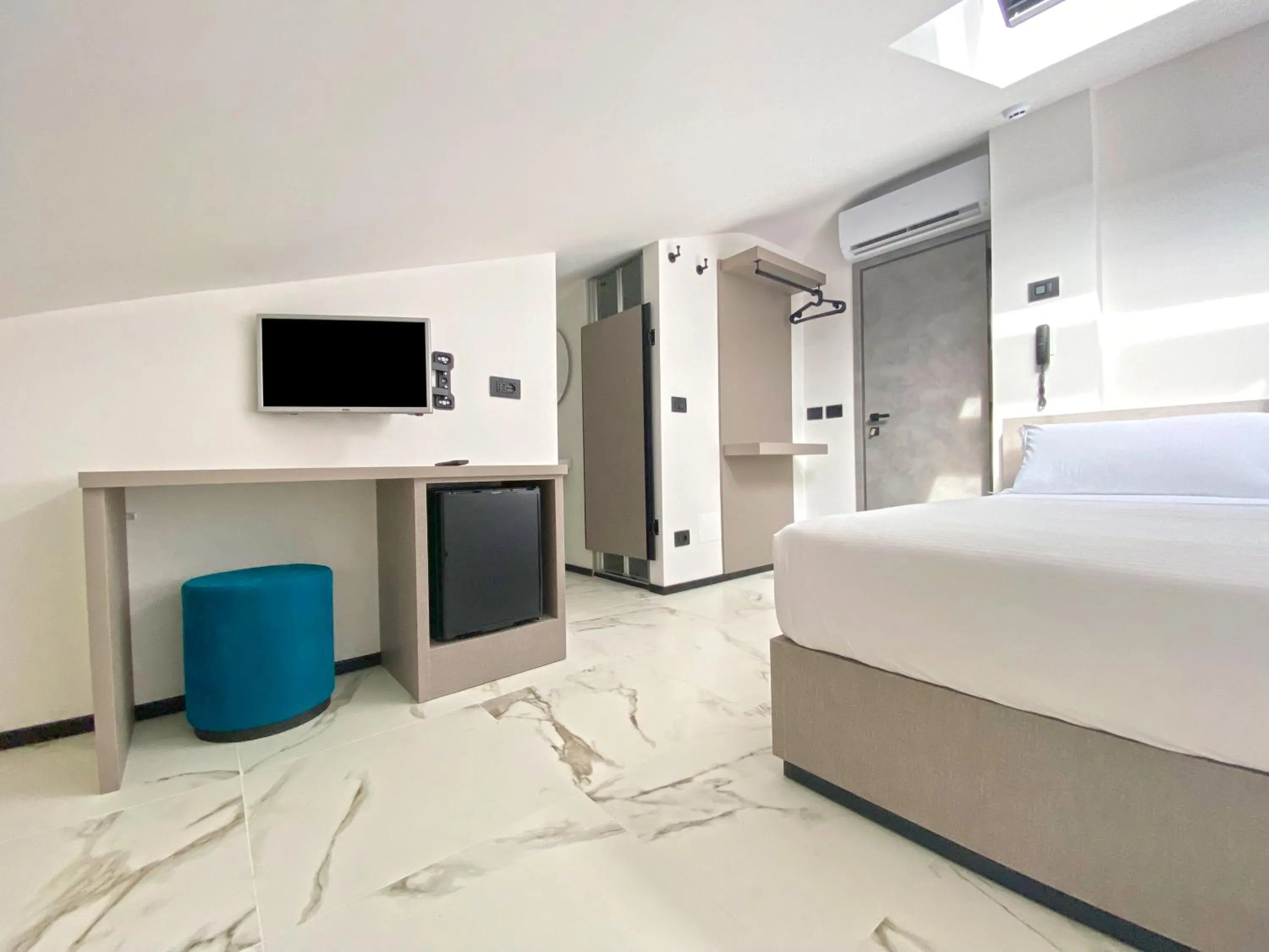 Bedroom, Bed in The City Hotel