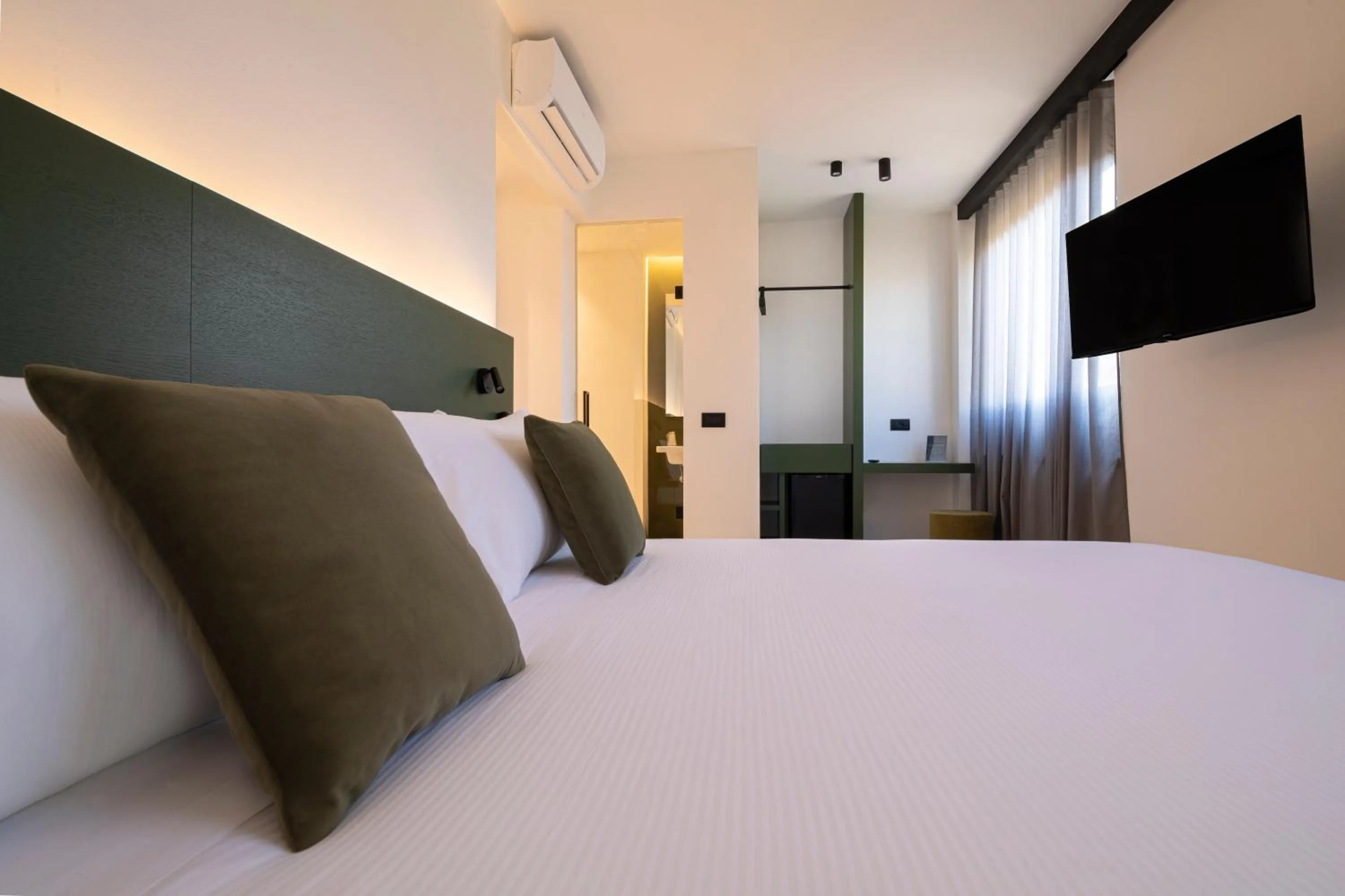 Bedroom, Bed in The City Hotel