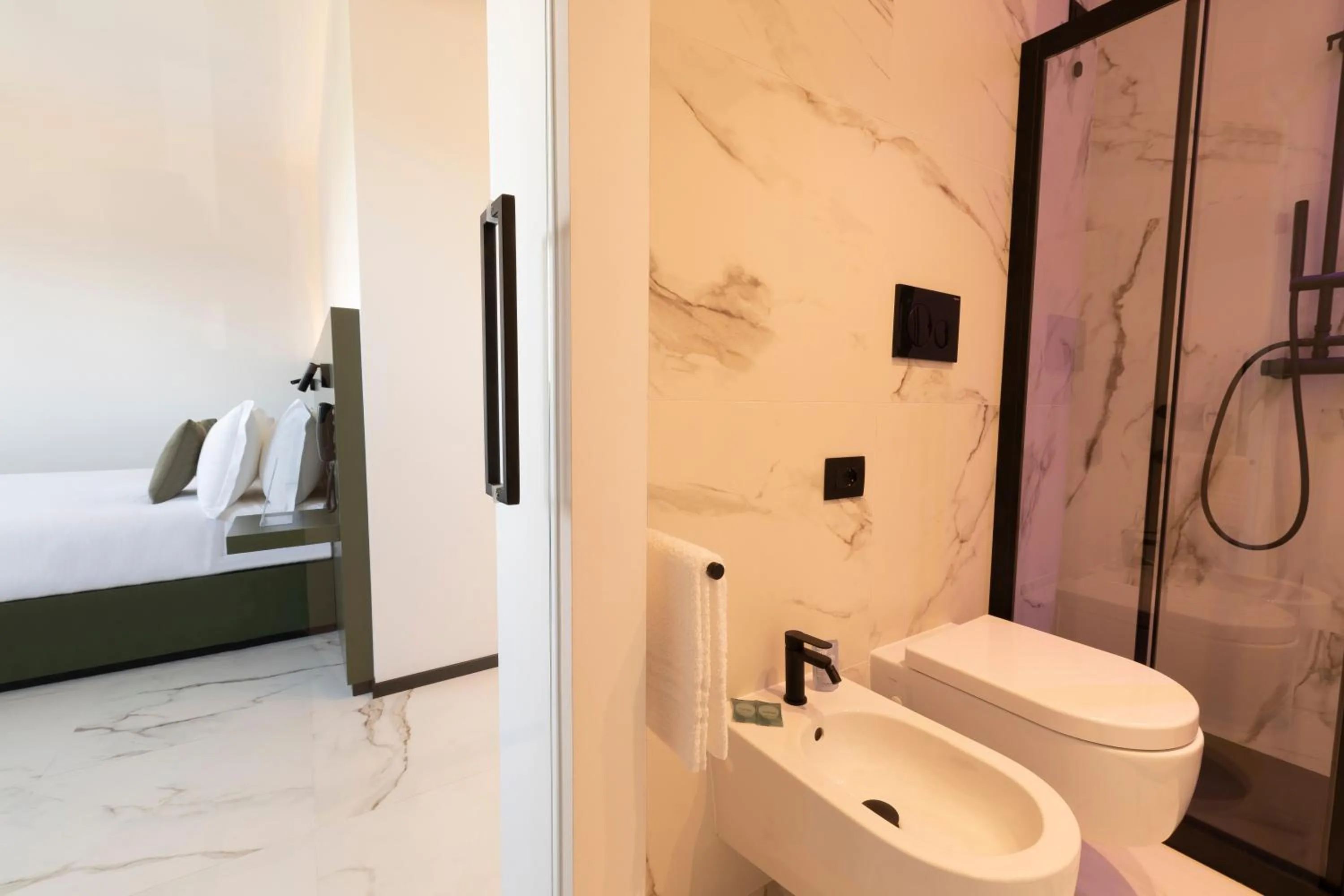 Bathroom, Bed in The City Hotel