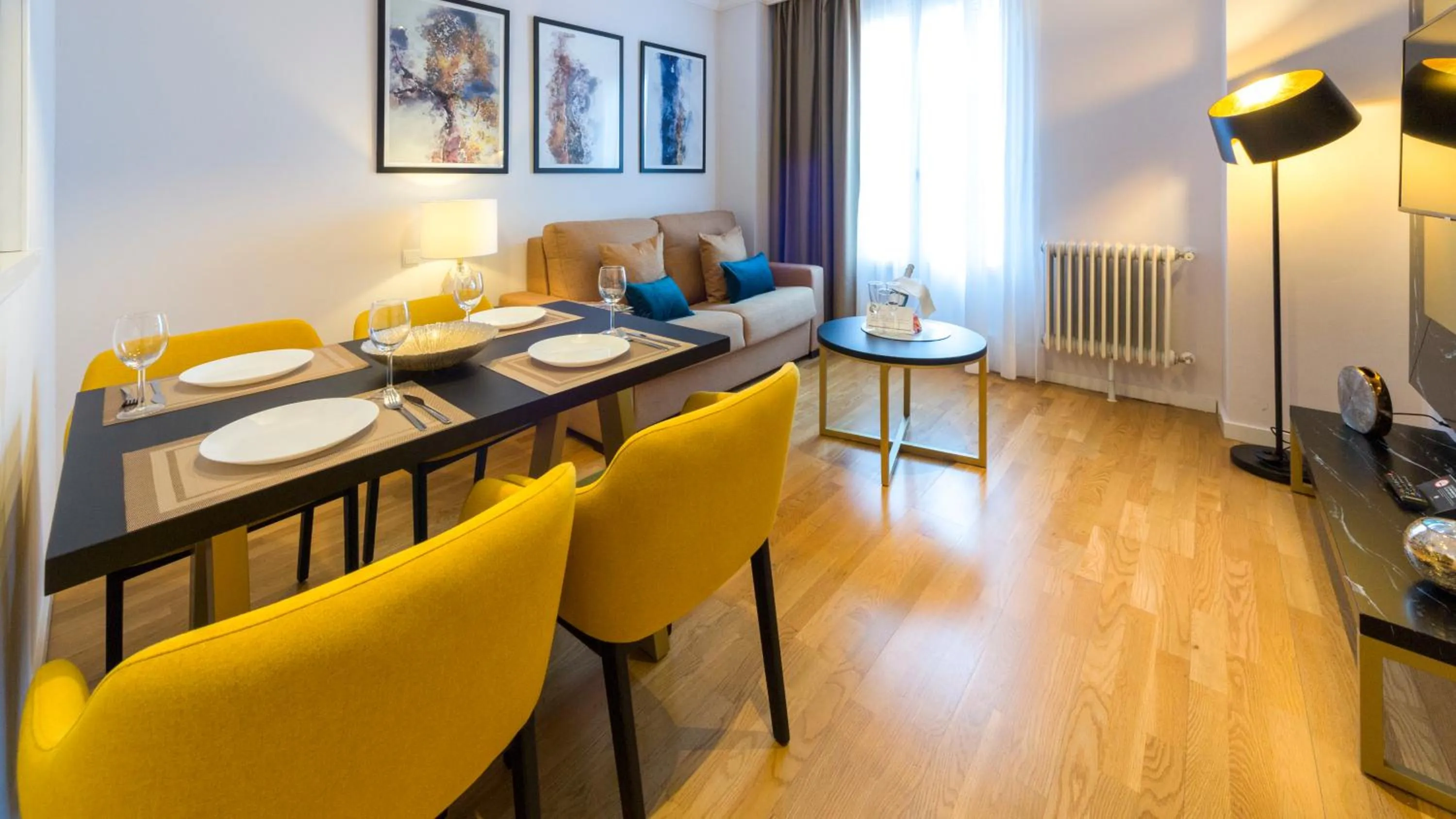 Living room in TGH Gran Vía Apartments