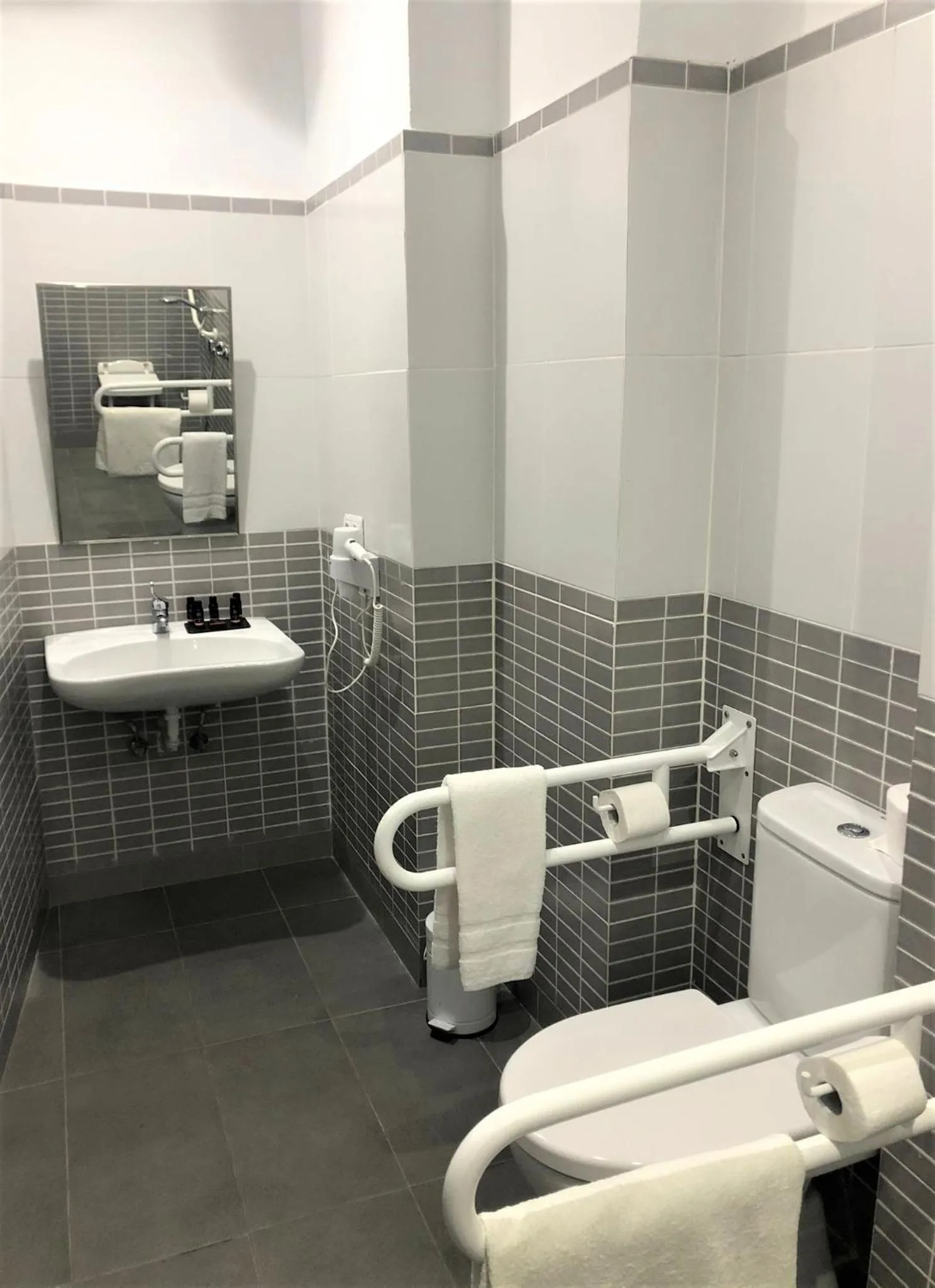 Bathroom in TGH Gran Vía Apartments