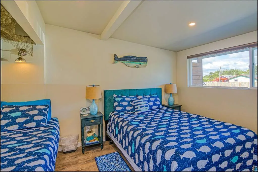 Bed in Clam Jam Condo