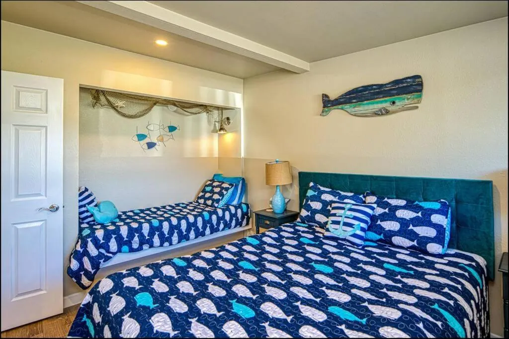 Bed in Clam Jam Condo
