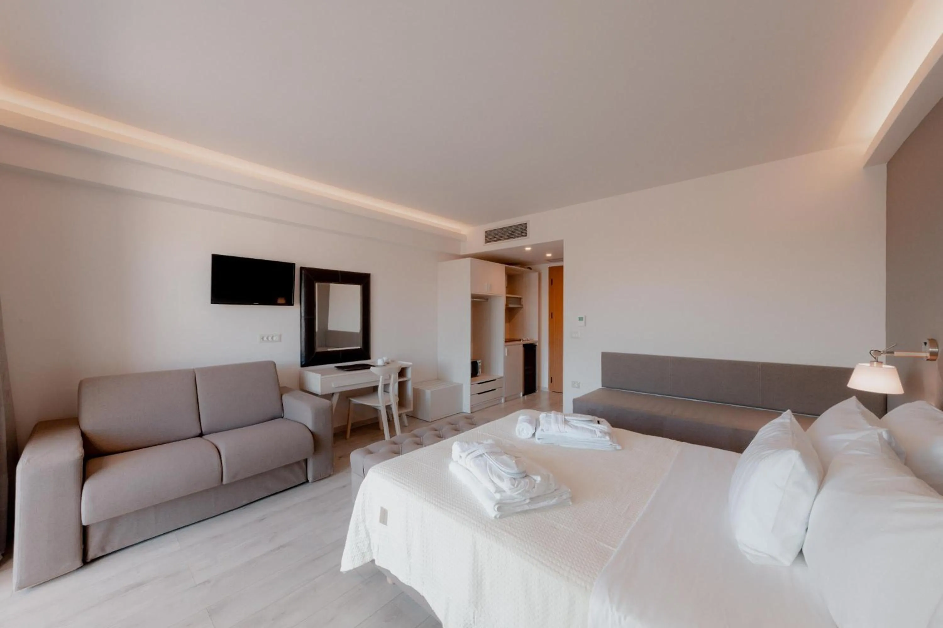 Photo of the whole room, Bed in Palacio del Sol Luxury Apartments