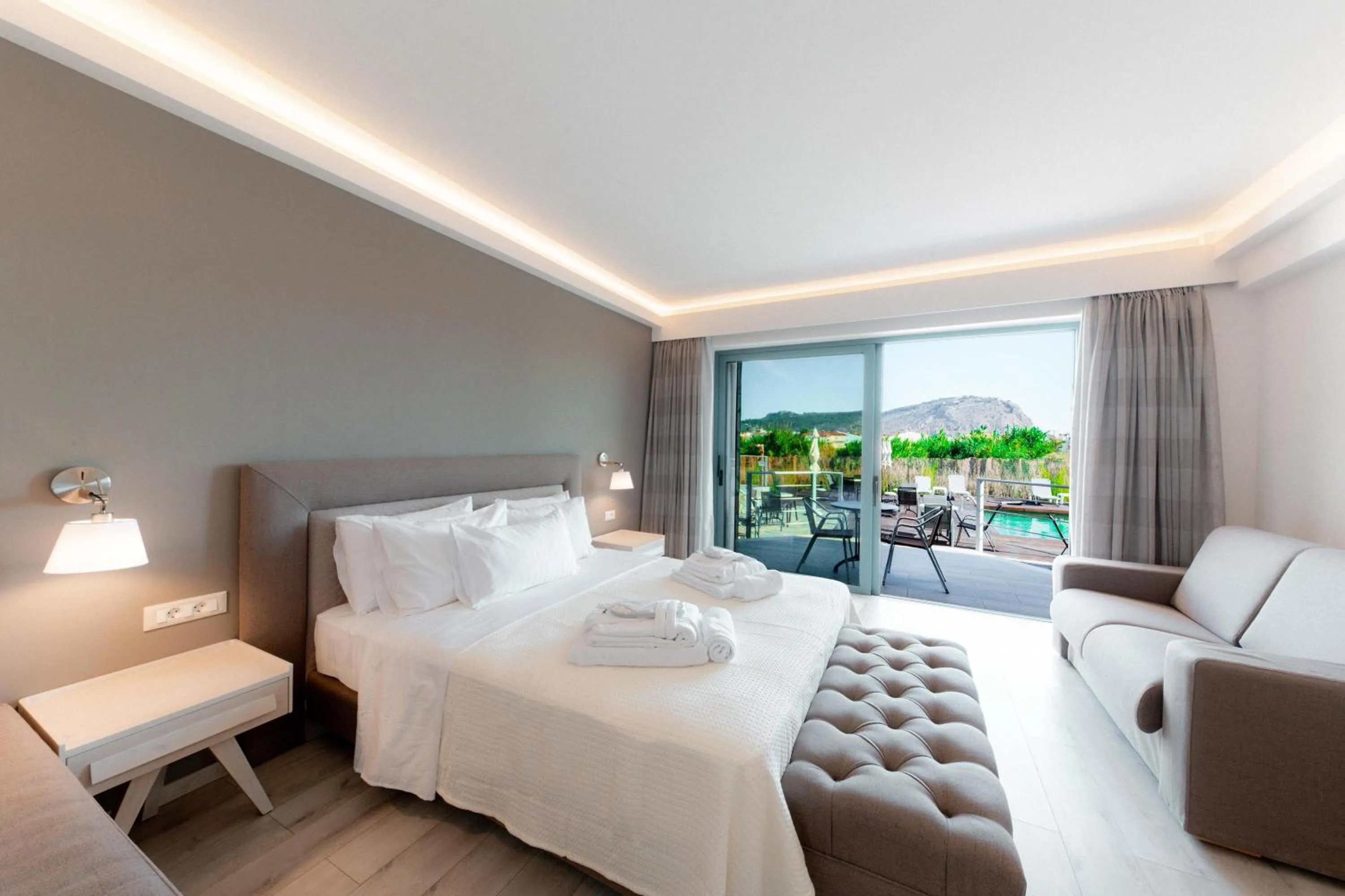 Photo of the whole room, Bed in Palacio del Sol Luxury Apartments
