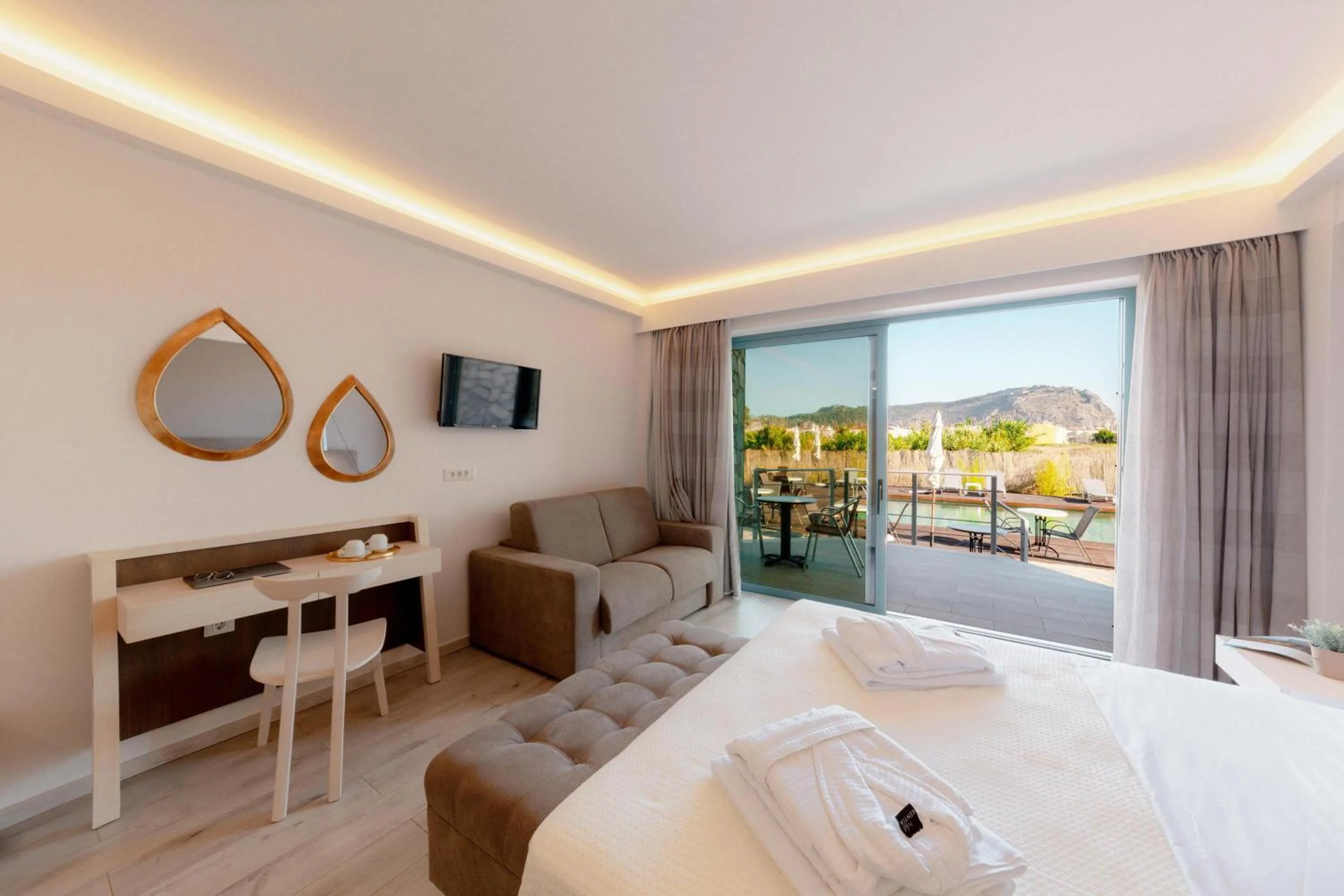 Photo of the whole room, Bed in Palacio del Sol Luxury Apartments
