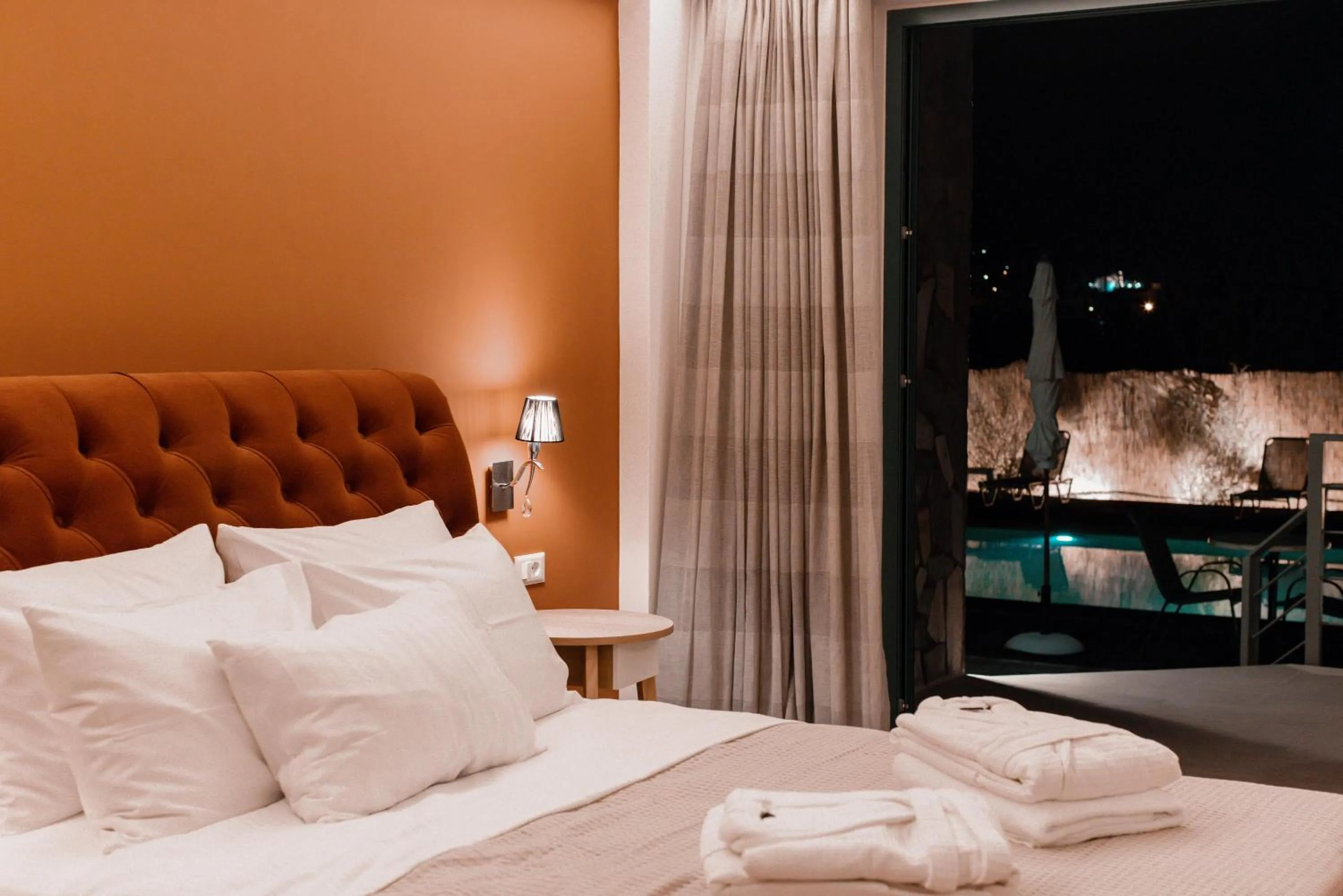 Night, Bed in Palacio del Sol Luxury Apartments