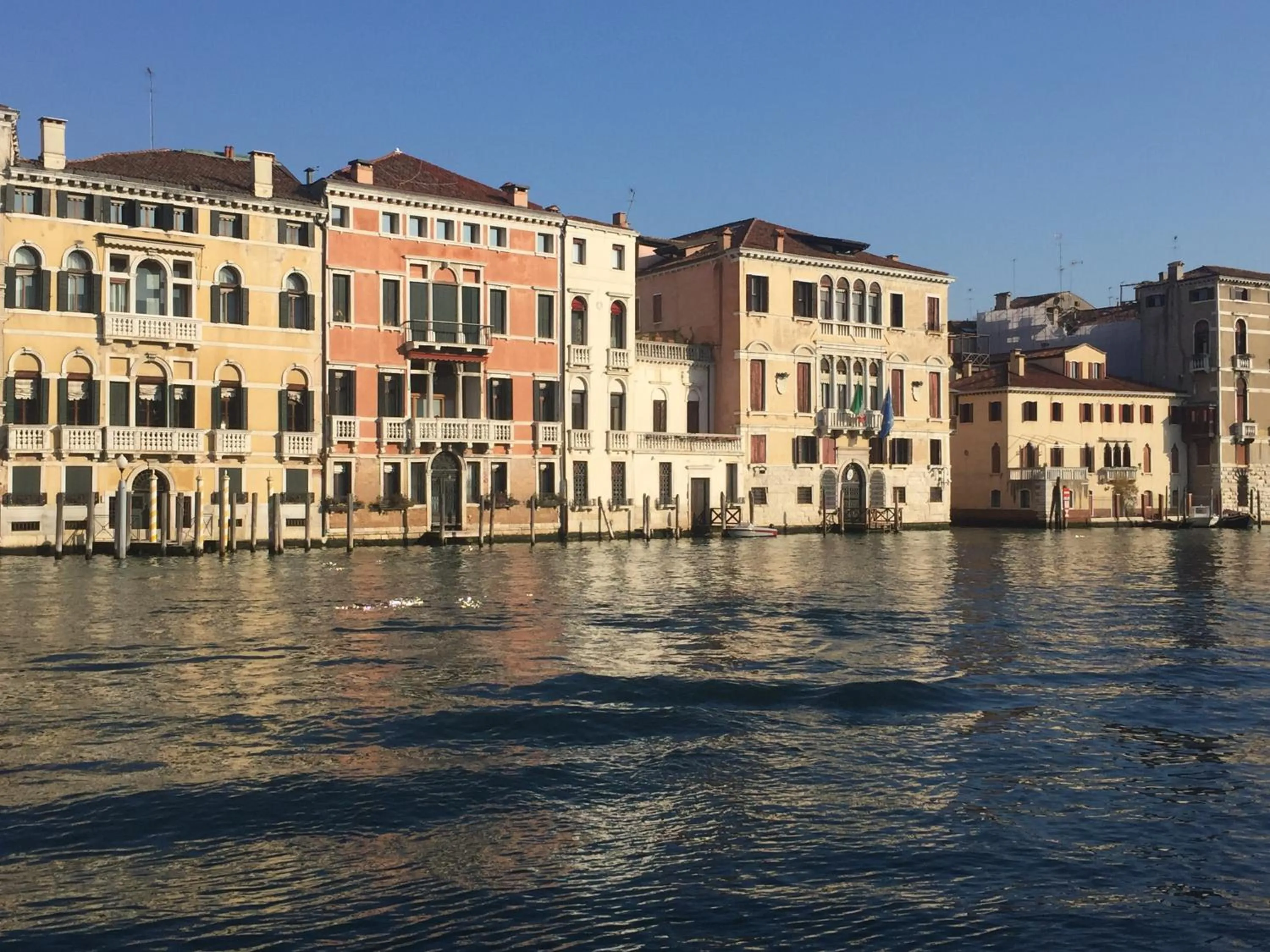 Neighbourhood in San Stae Glamour