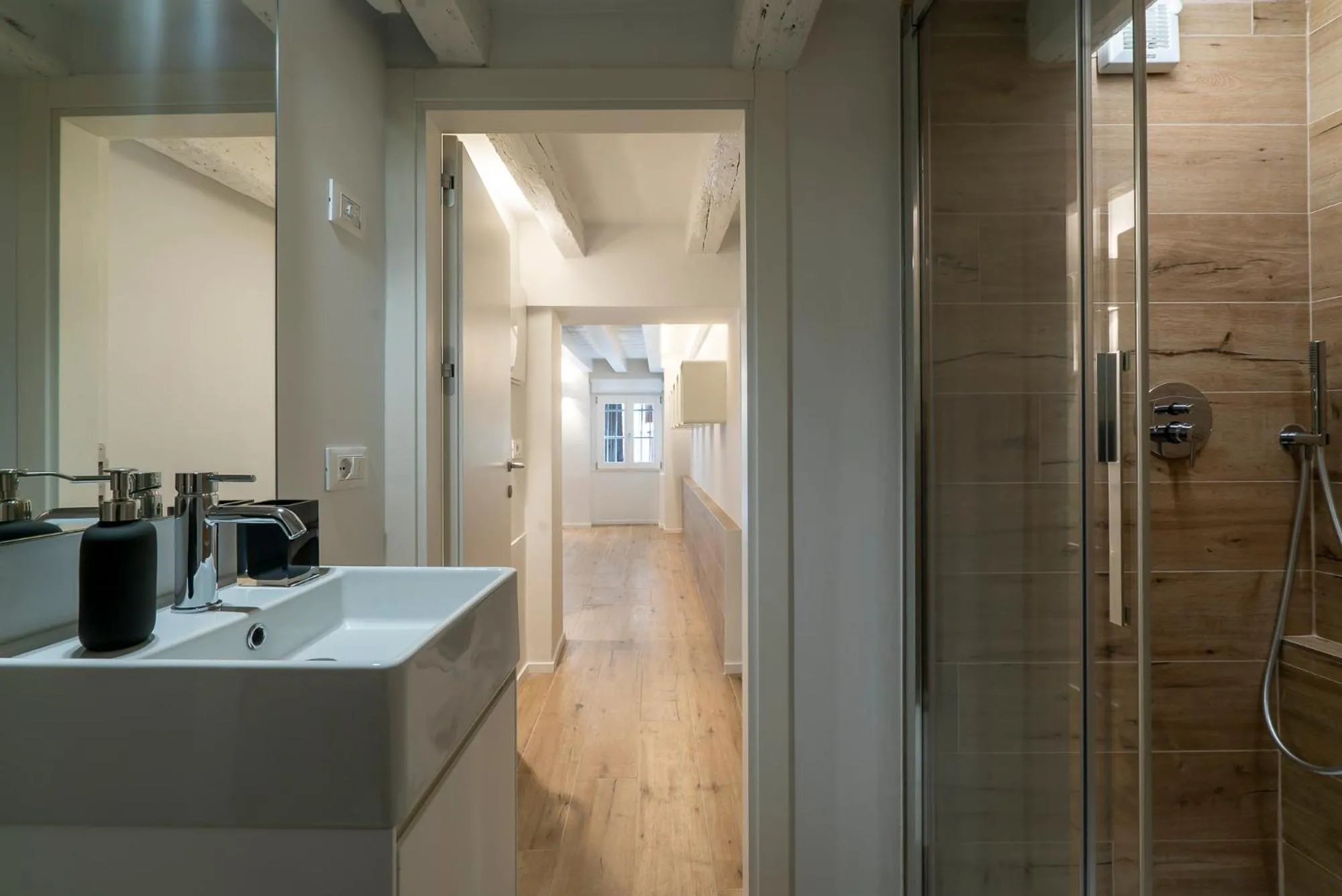 Bathroom in San Stae Glamour