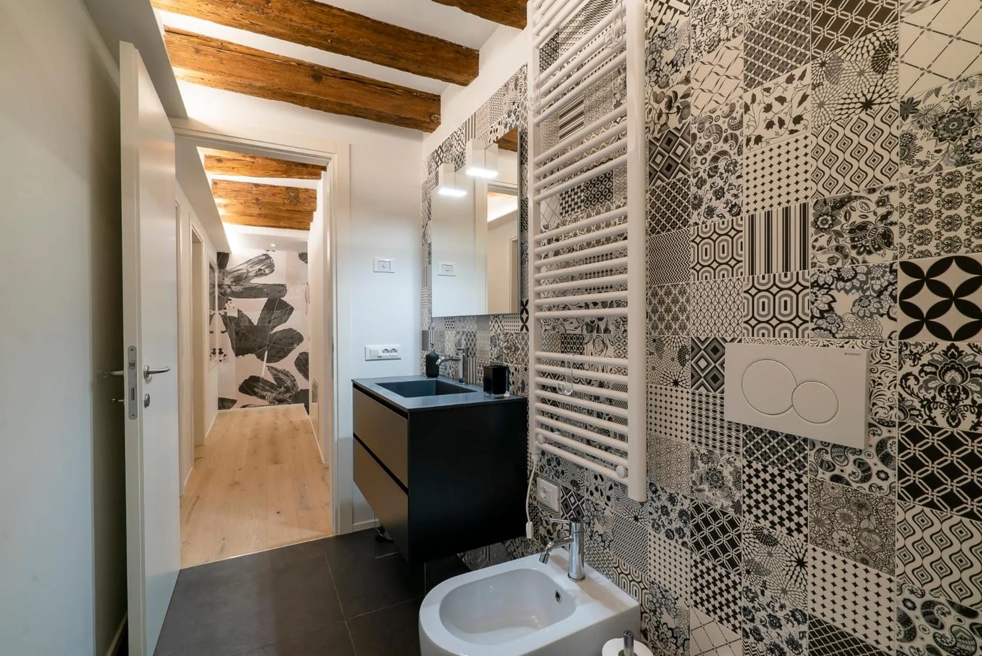 Bathroom in San Stae Glamour