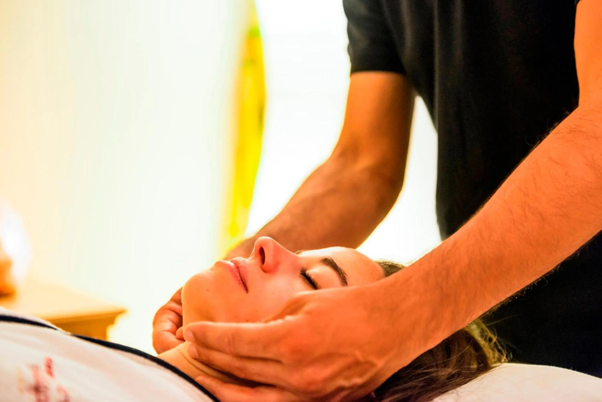Massage in Parkhotel Wallgau 4 Sterne Superior Alpenjuwel mit Spa Genuss, Golf & Wellness in der Karwendel-Region Tradition trifft Eleganz im stilvollen Rückzugsort