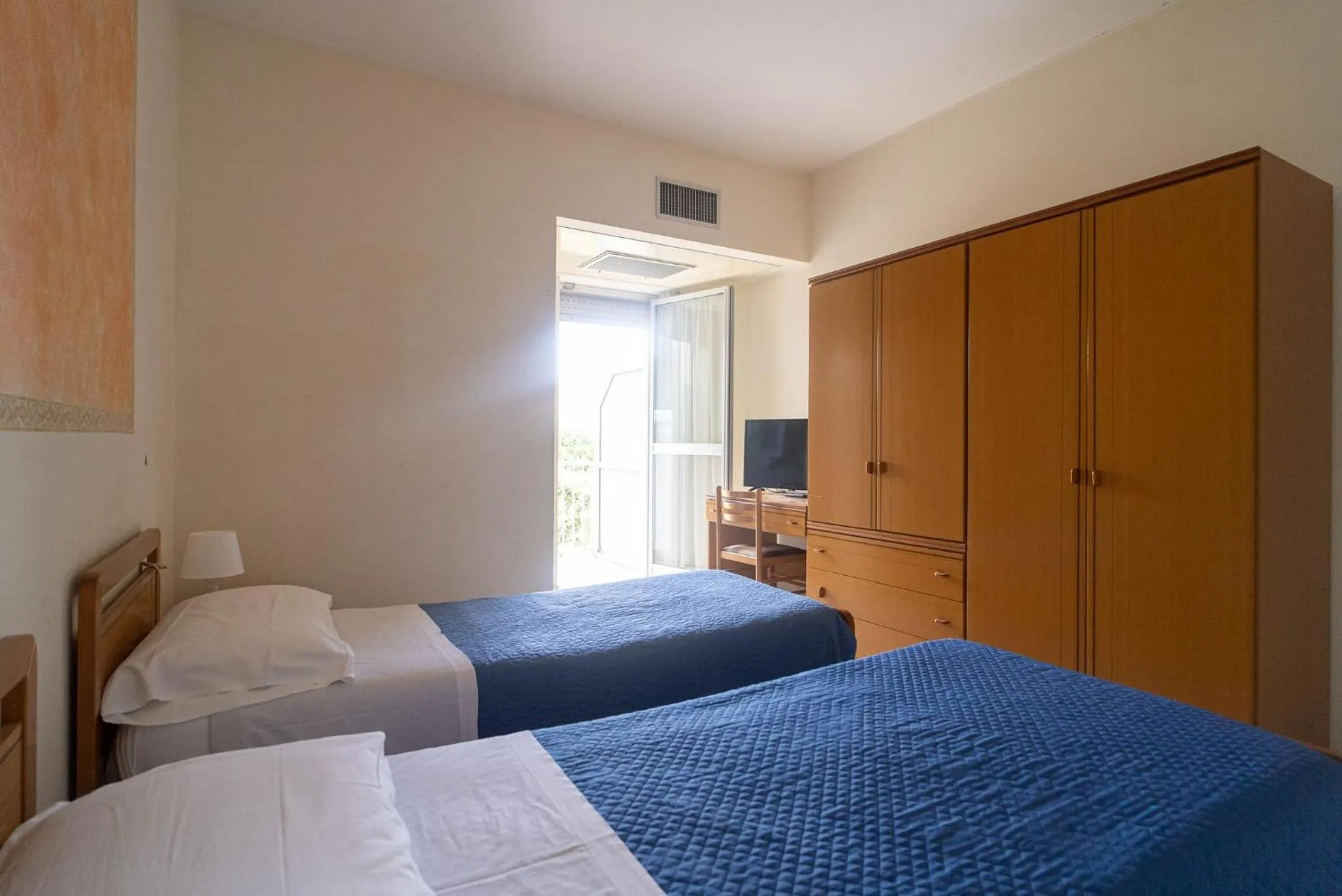 Bed in Hotel La Fonte a 300m uscita A14 Pescara Nord