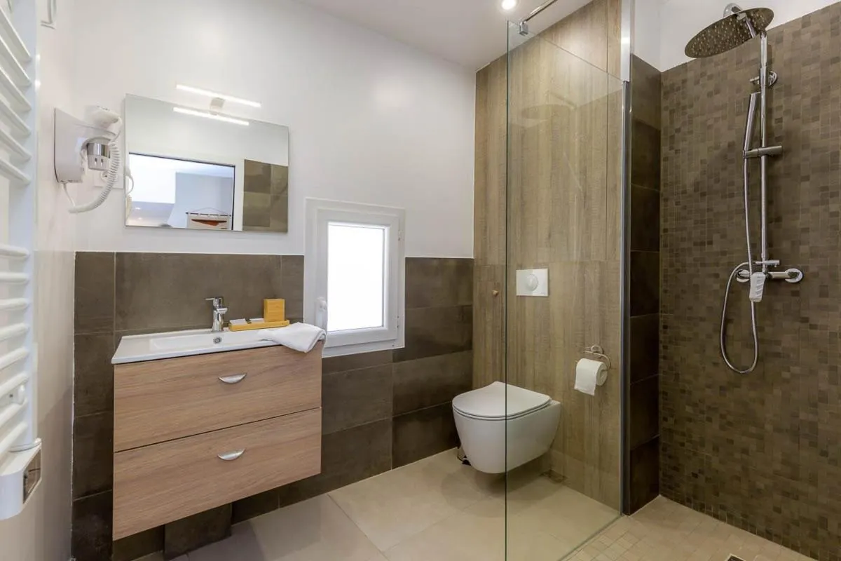 Toilet in Provence Au Coeur Appart Hotels