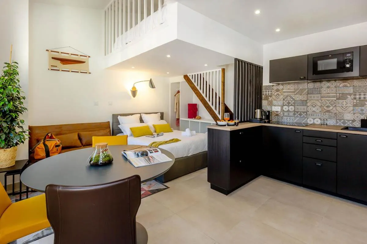 Kitchen or kitchenette in Provence Au Coeur Appart Hotels