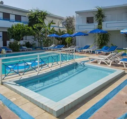 Swimming pool in Kosinmyheart Apartment 11 & Studio10