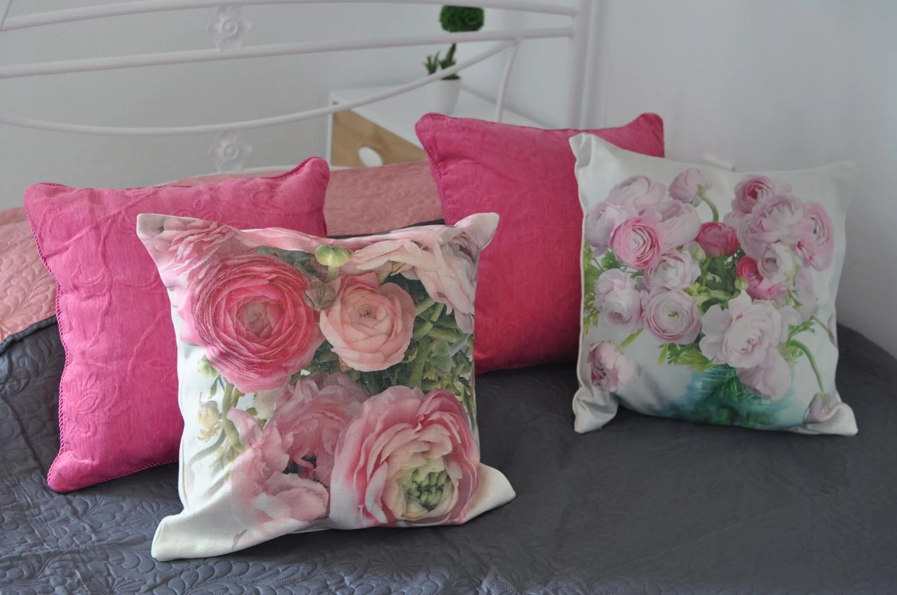 Bed in Kosinmyheart Apartment 11 & Studio10