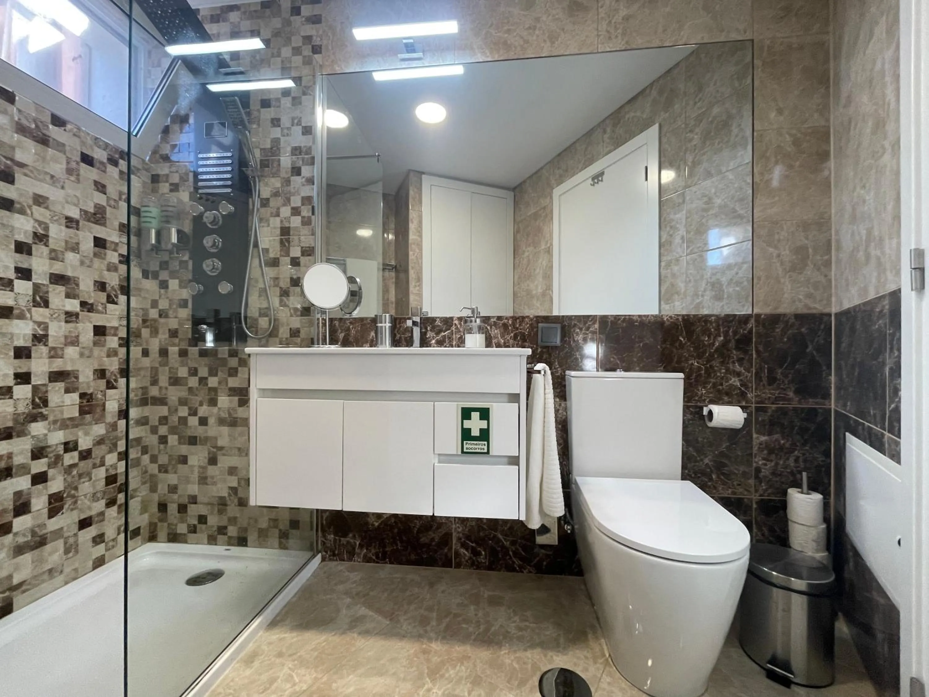 Shower in Sea and Sun 4 You - Horizonte Azul