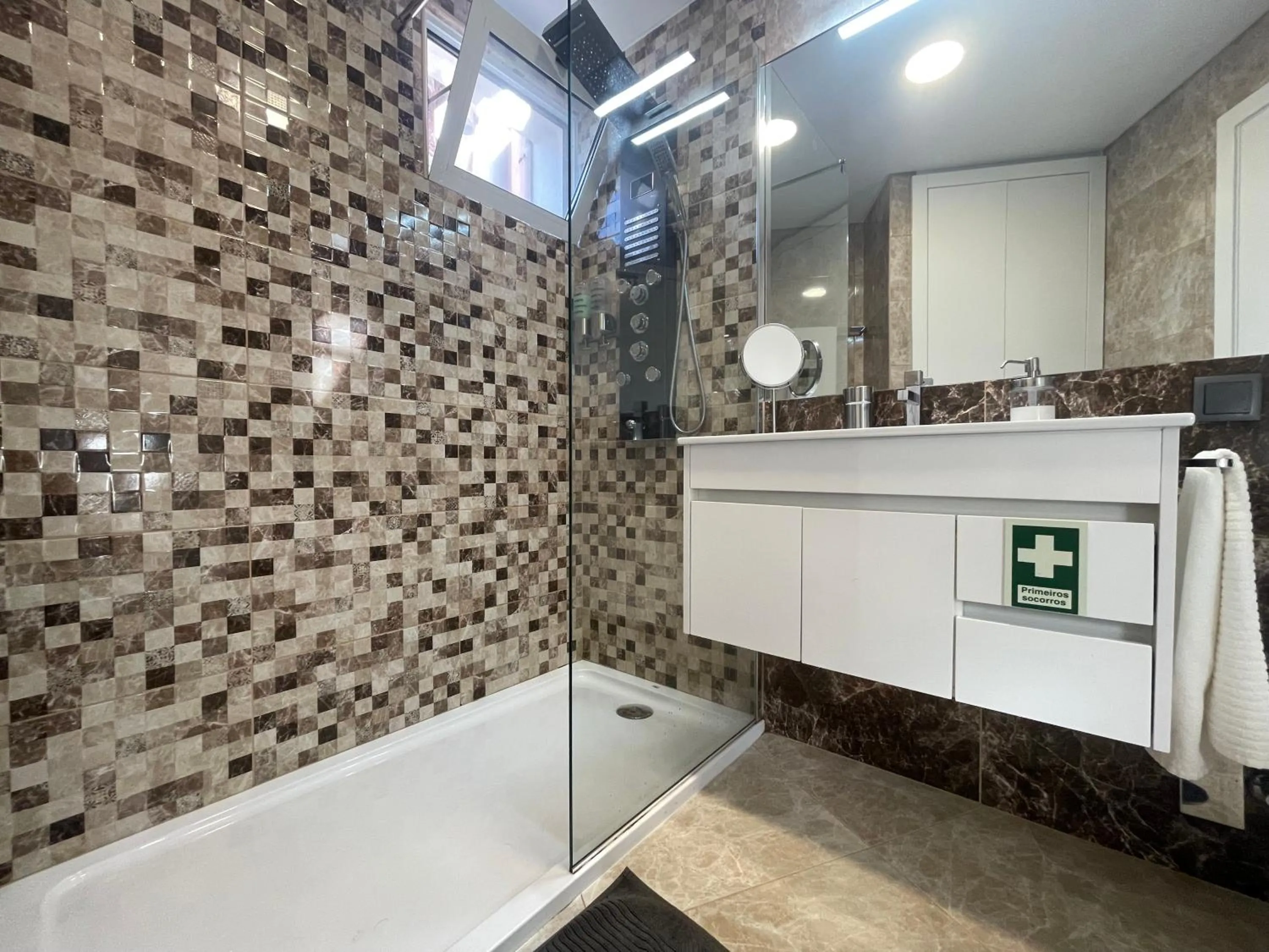Shower in Sea and Sun 4 You - Horizonte Azul