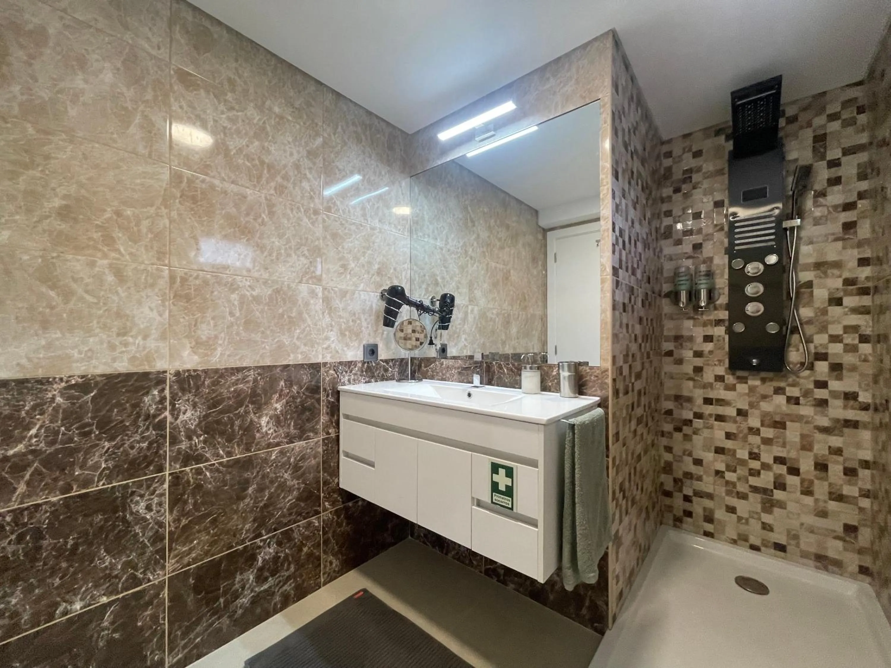 Shower in Sea and Sun 4 You - Horizonte Azul