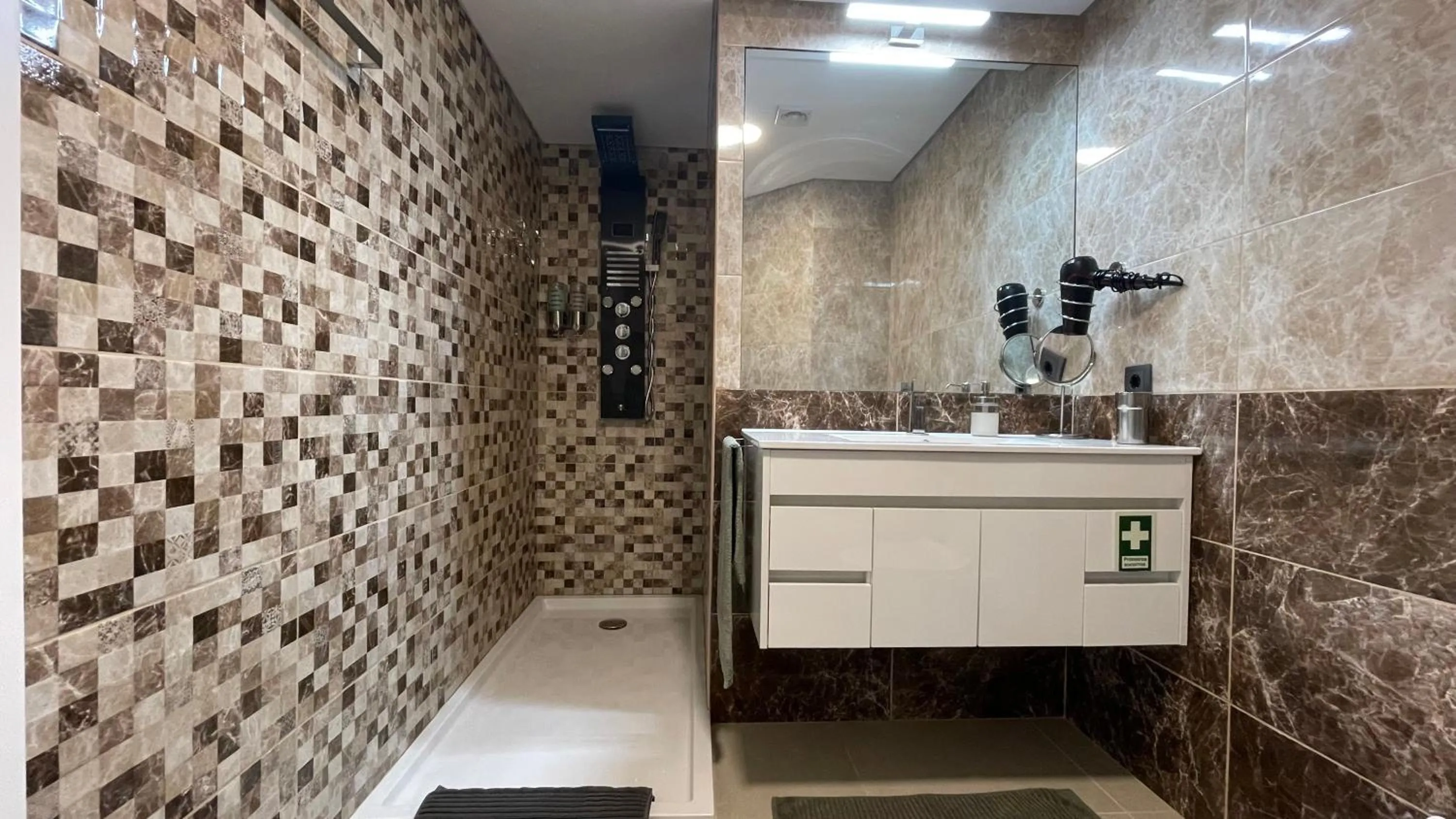 Shower in Sea and Sun 4 You - Horizonte Azul