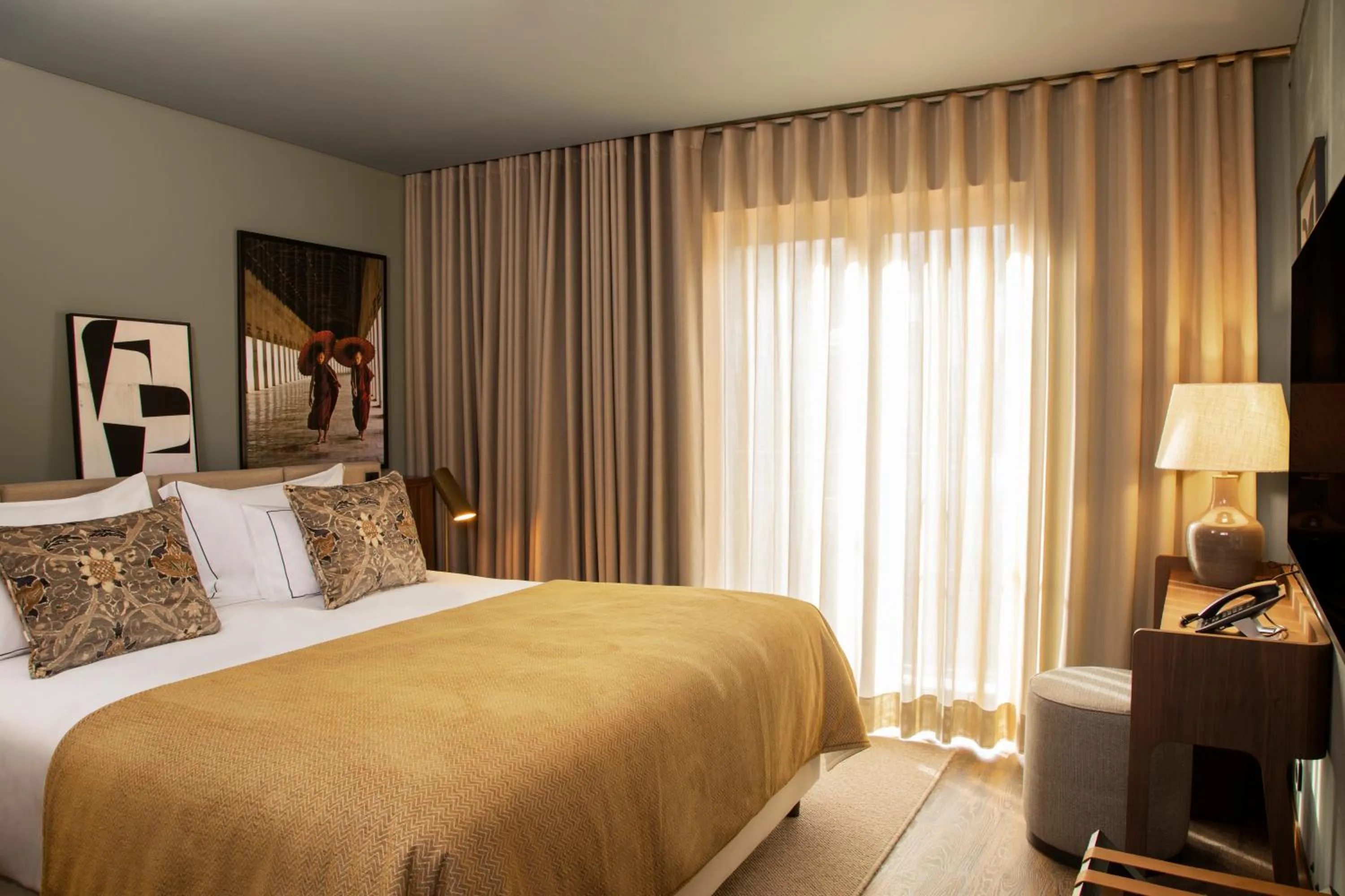 Bedroom, Bed in Fontinha Porto, Trademark Collection by Wyndham