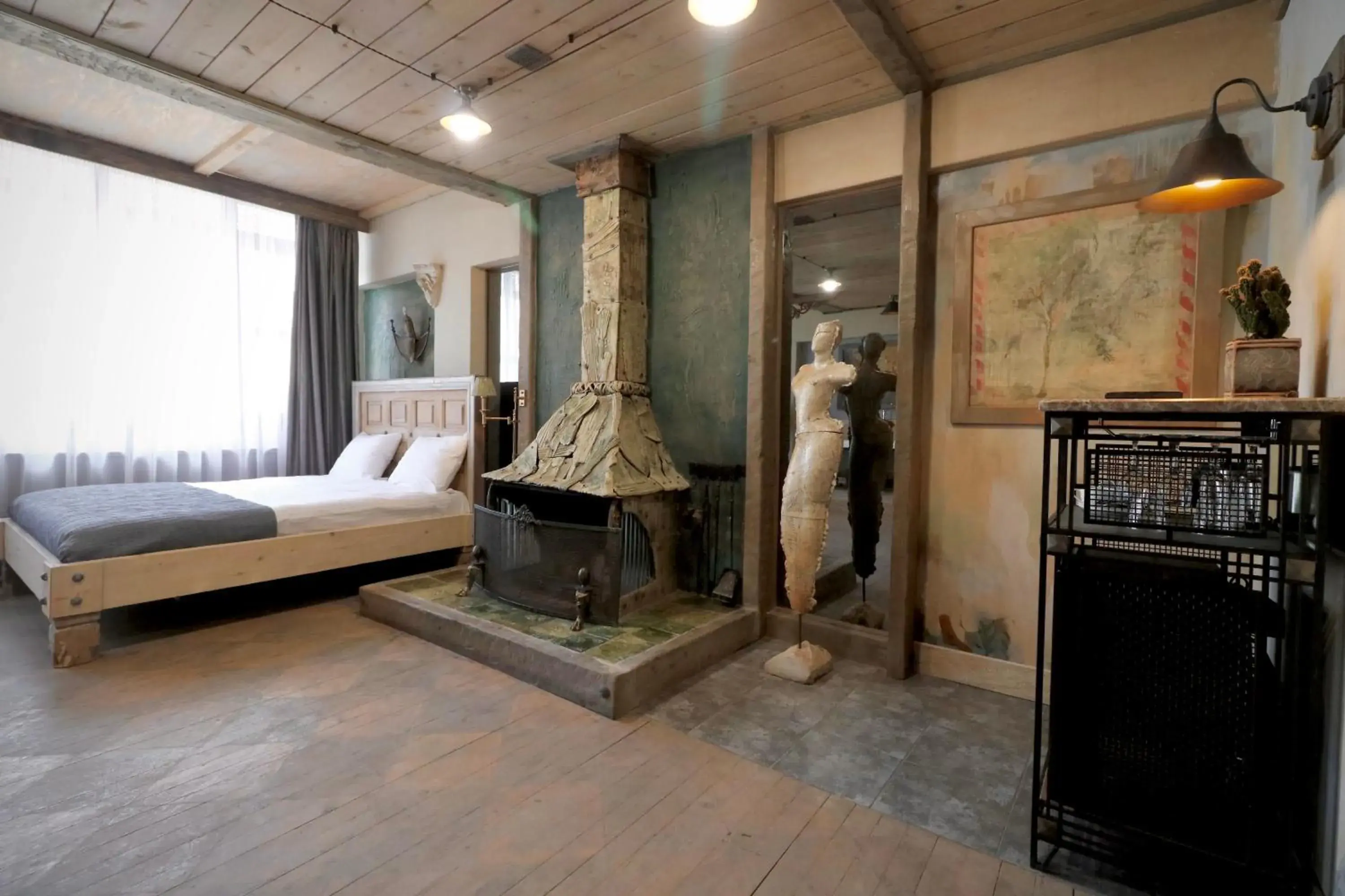 Superior Queen Room in Artists Residence in Tbilisi Superior Queen Room in Artists Residence in Tbilisi