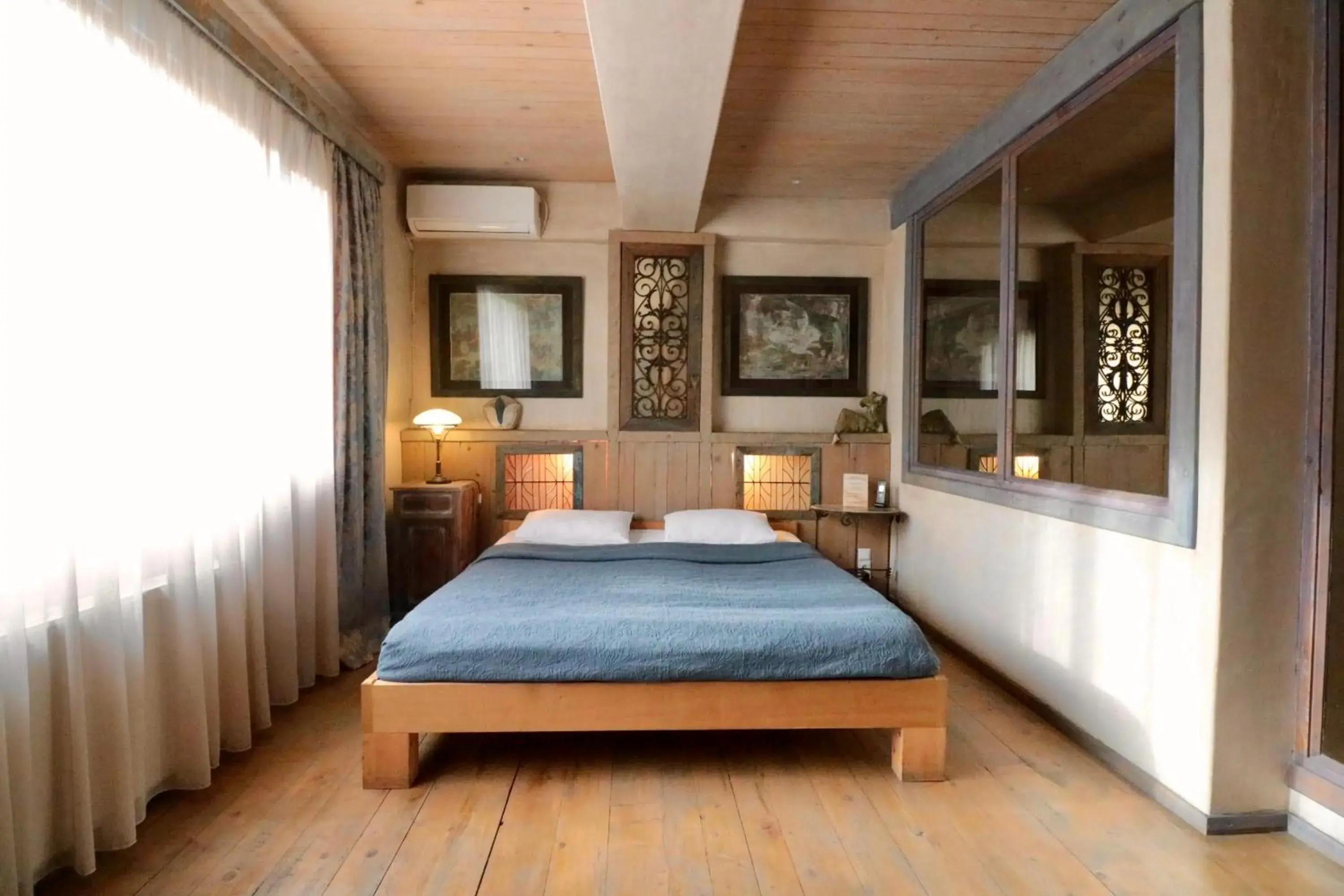 Queen Room with Spa Bath - single occupancy in Artists Residence in Tbilisi Queen Room with Spa Bath - single occupancy in Artists Residence in Tbilisi