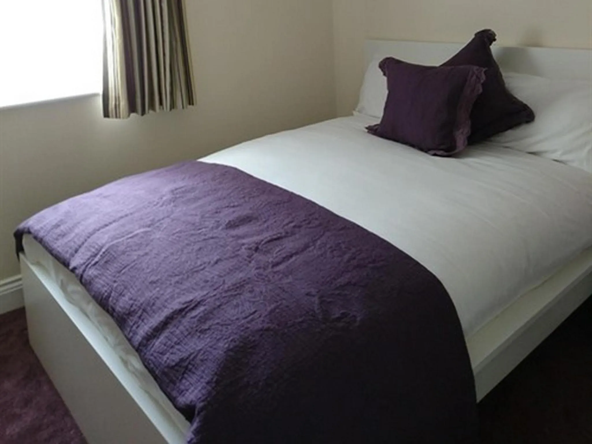 Bedroom, Bed in The Dakota Guesthouse Baginton