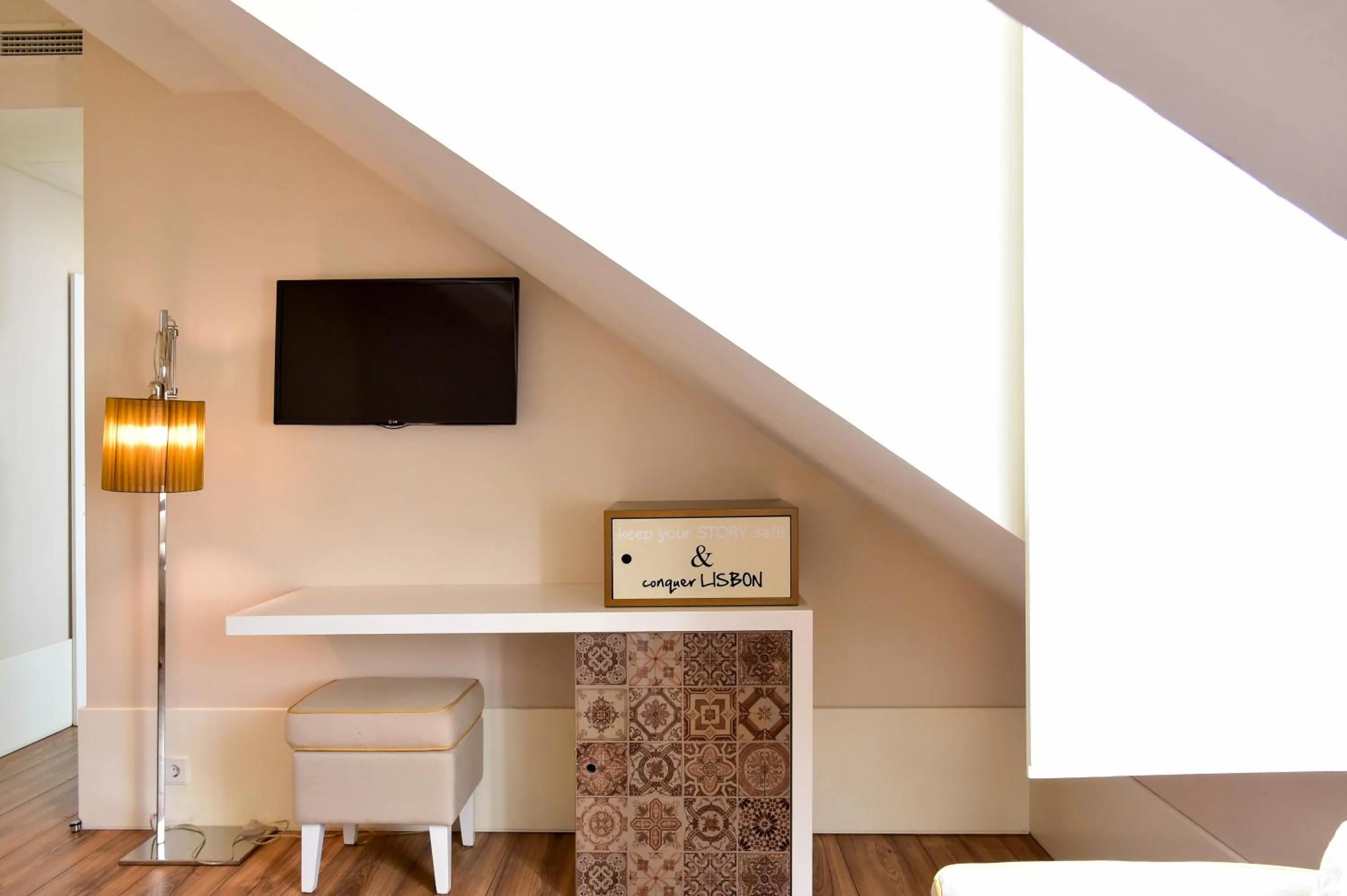 TV and multimedia in My Story Hotel Ouro