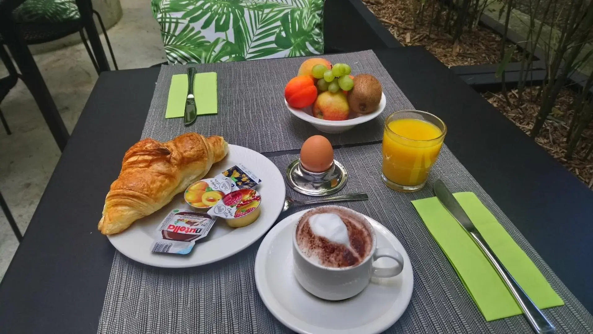 Food and drinks in Hôtel Pax Food and drinks in Hôtel Pax