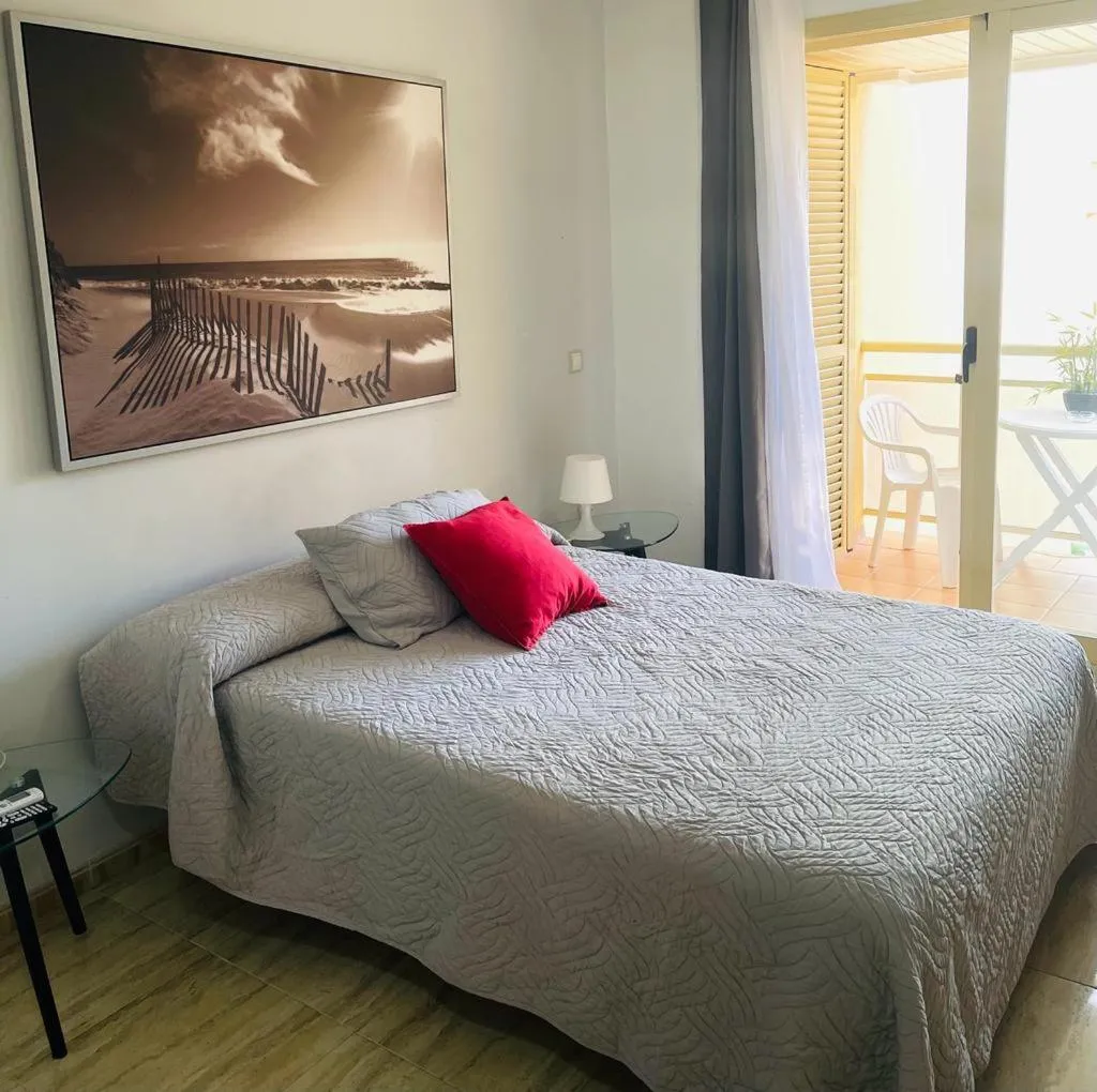 Bed in Puerta del Sol TRM only adults Aparts