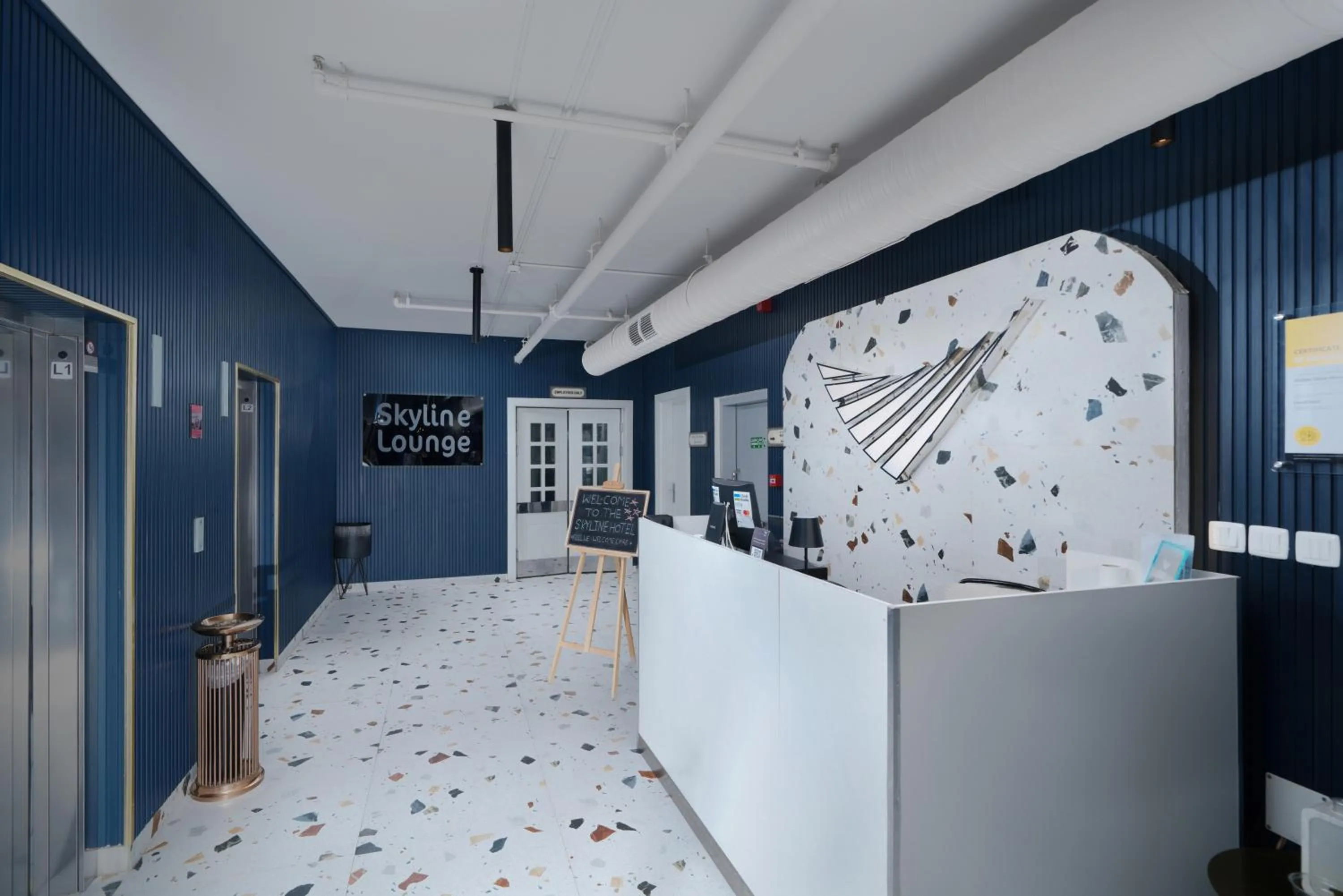 Restaurant/places to eat, Bed in Skyline Tabuk Hotel