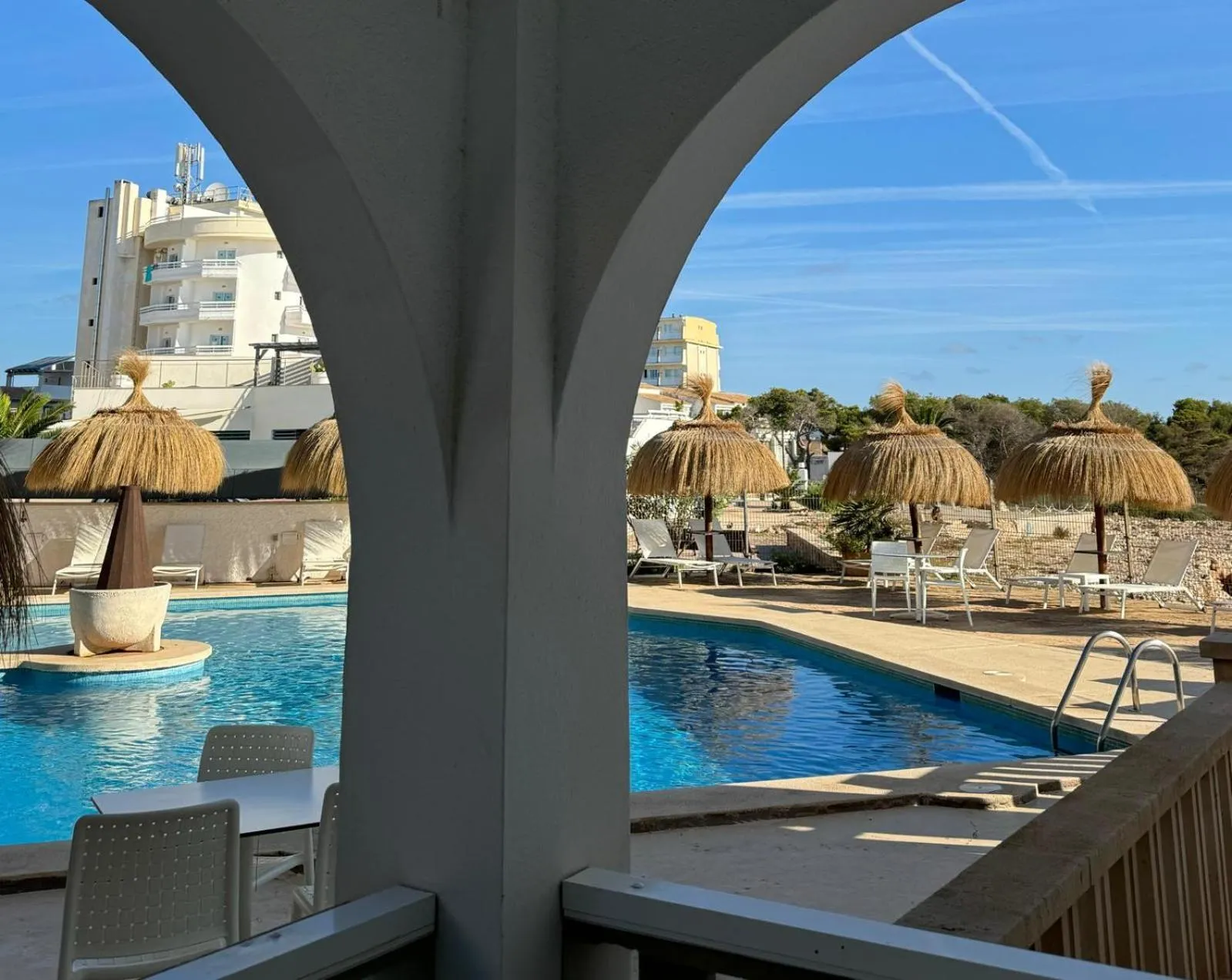 Pool view in Orange Colom - Seaside Apartments