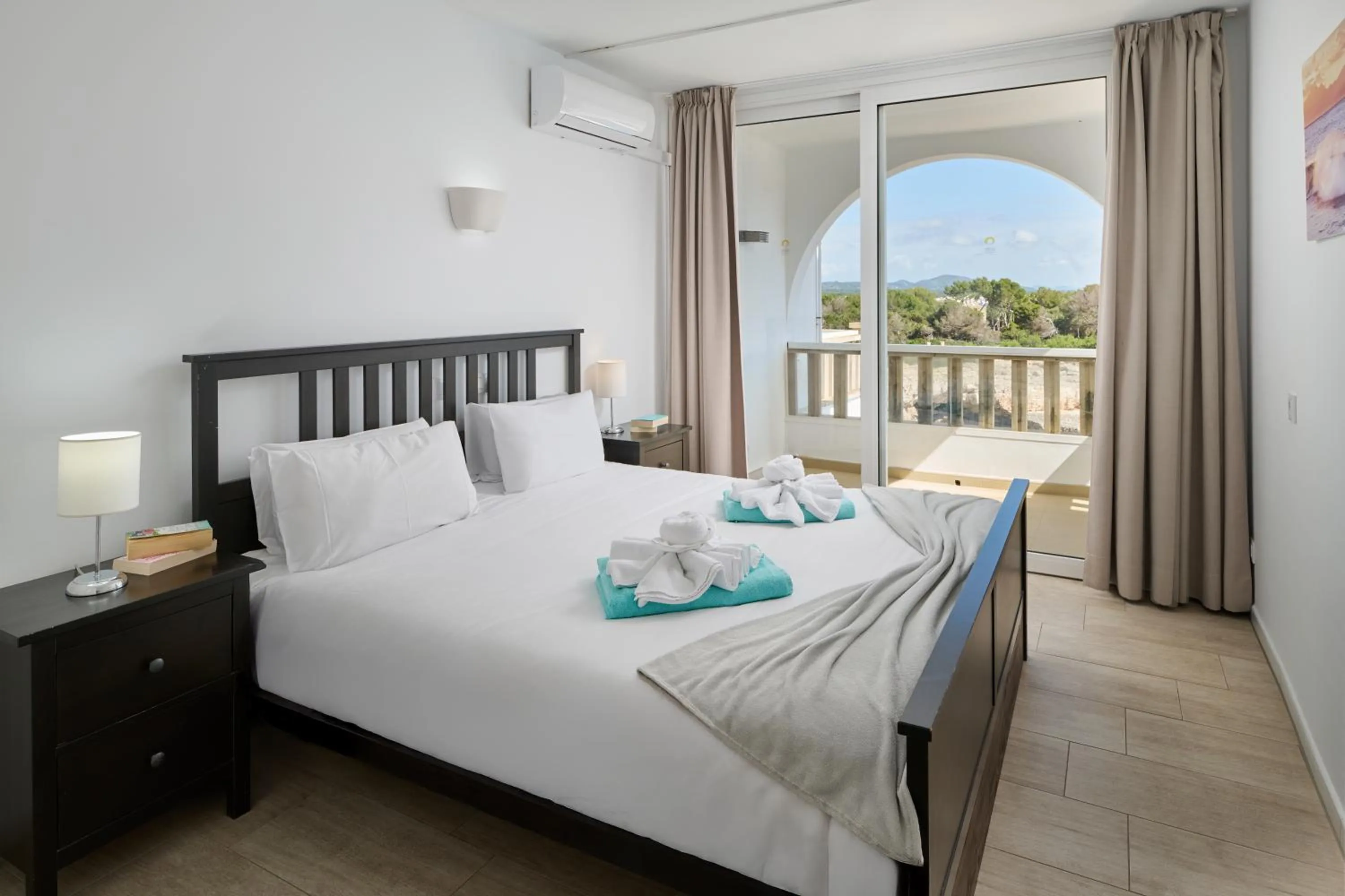 Bed in Orange Colom - Seaside Apartments