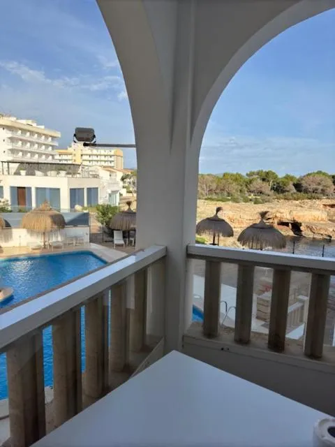 Pool view in Orange Colom - Seaside Apartments