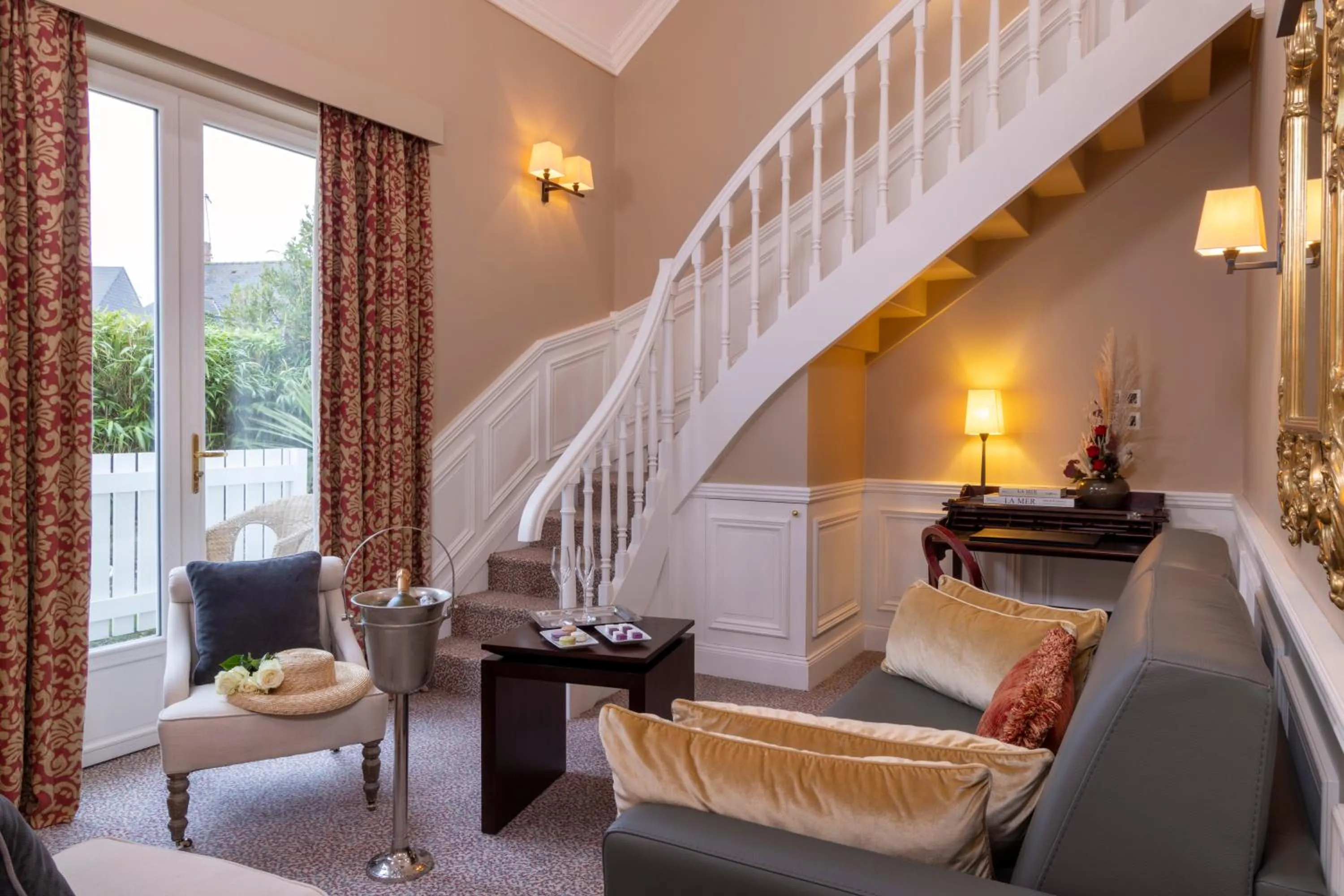 Seating area in Ermitage - Mont-Saint-Michel