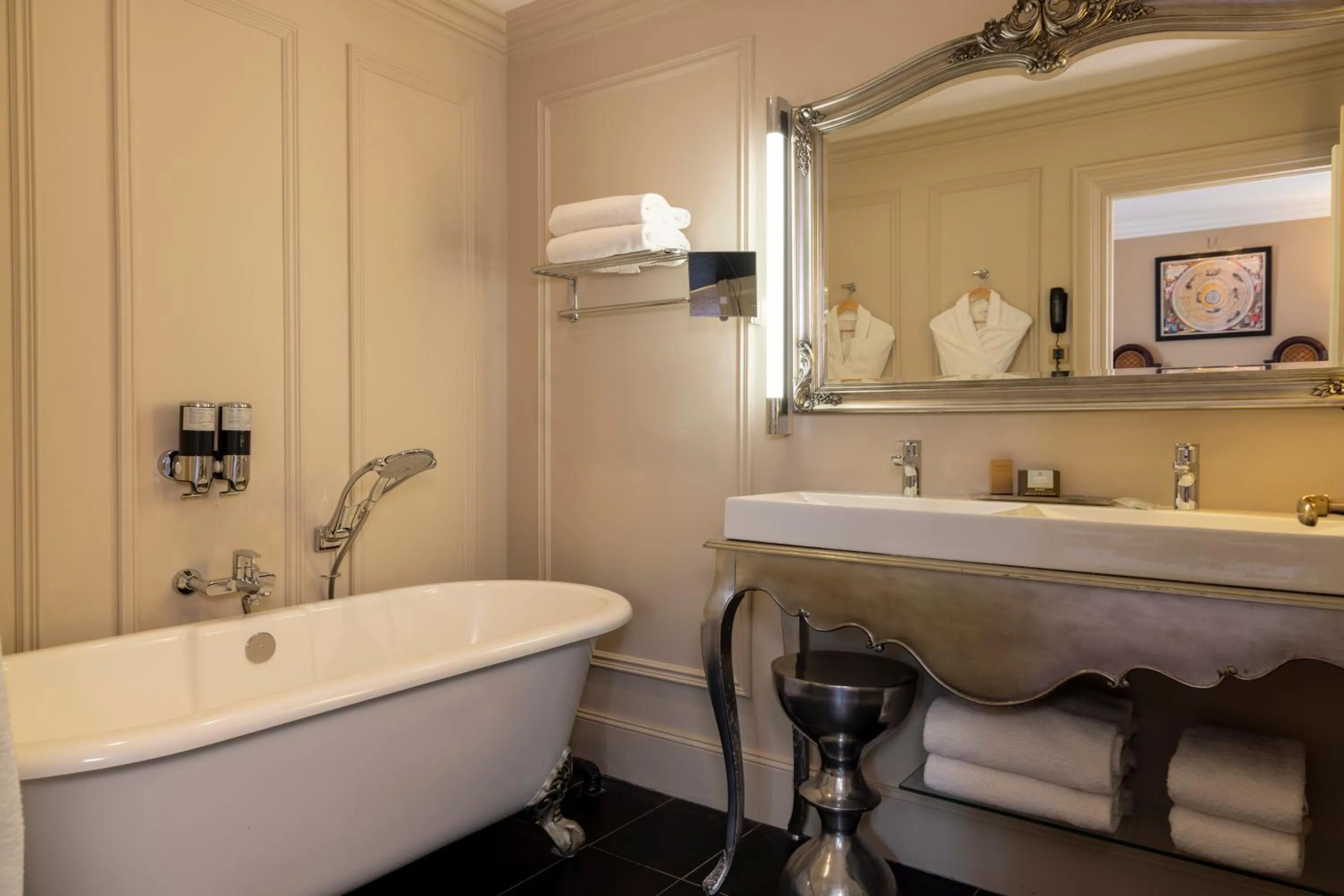 Toilet in Ermitage - Mont-Saint-Michel