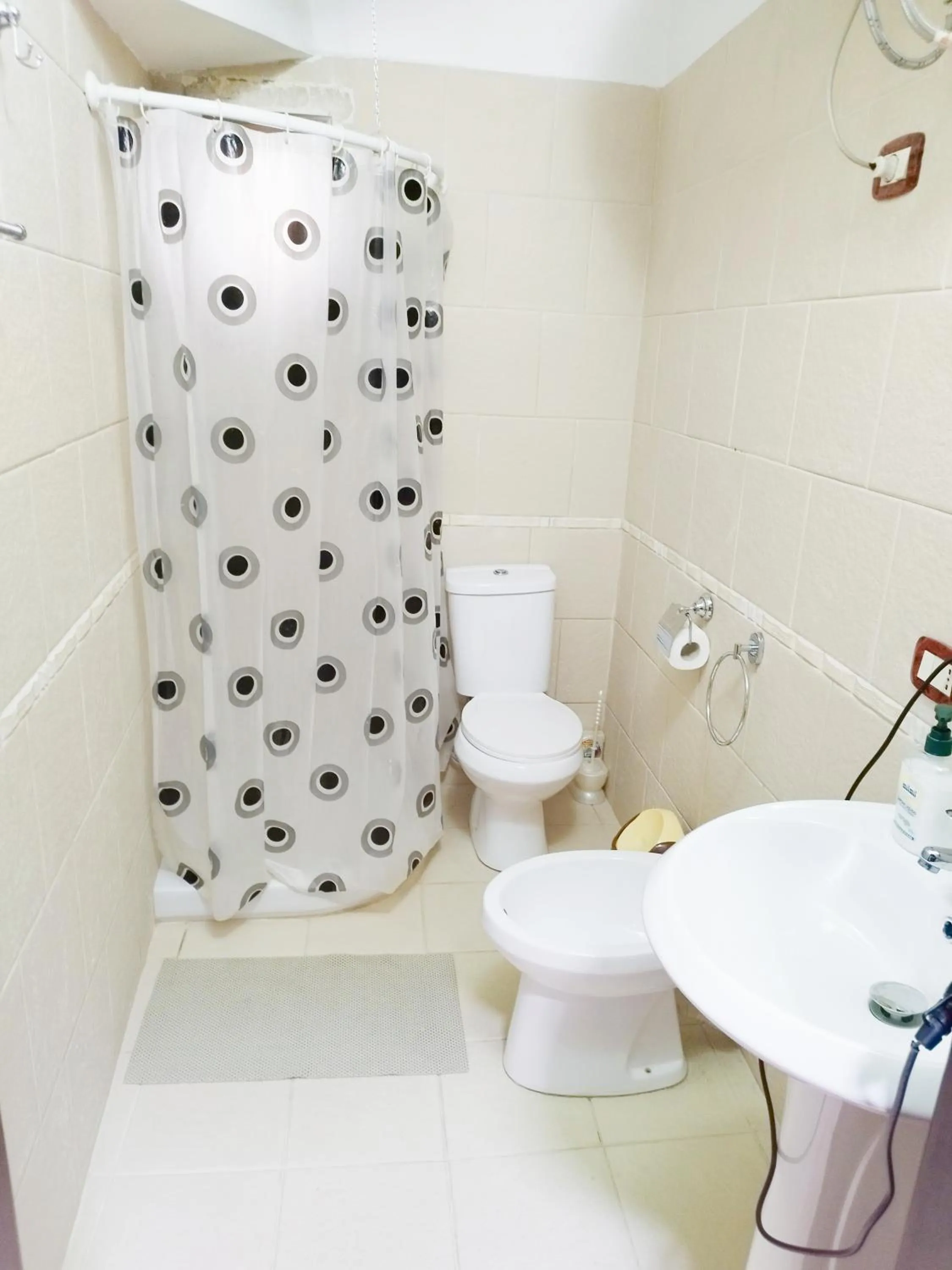 Shower in Guva Mangalem Hotel Restaurant