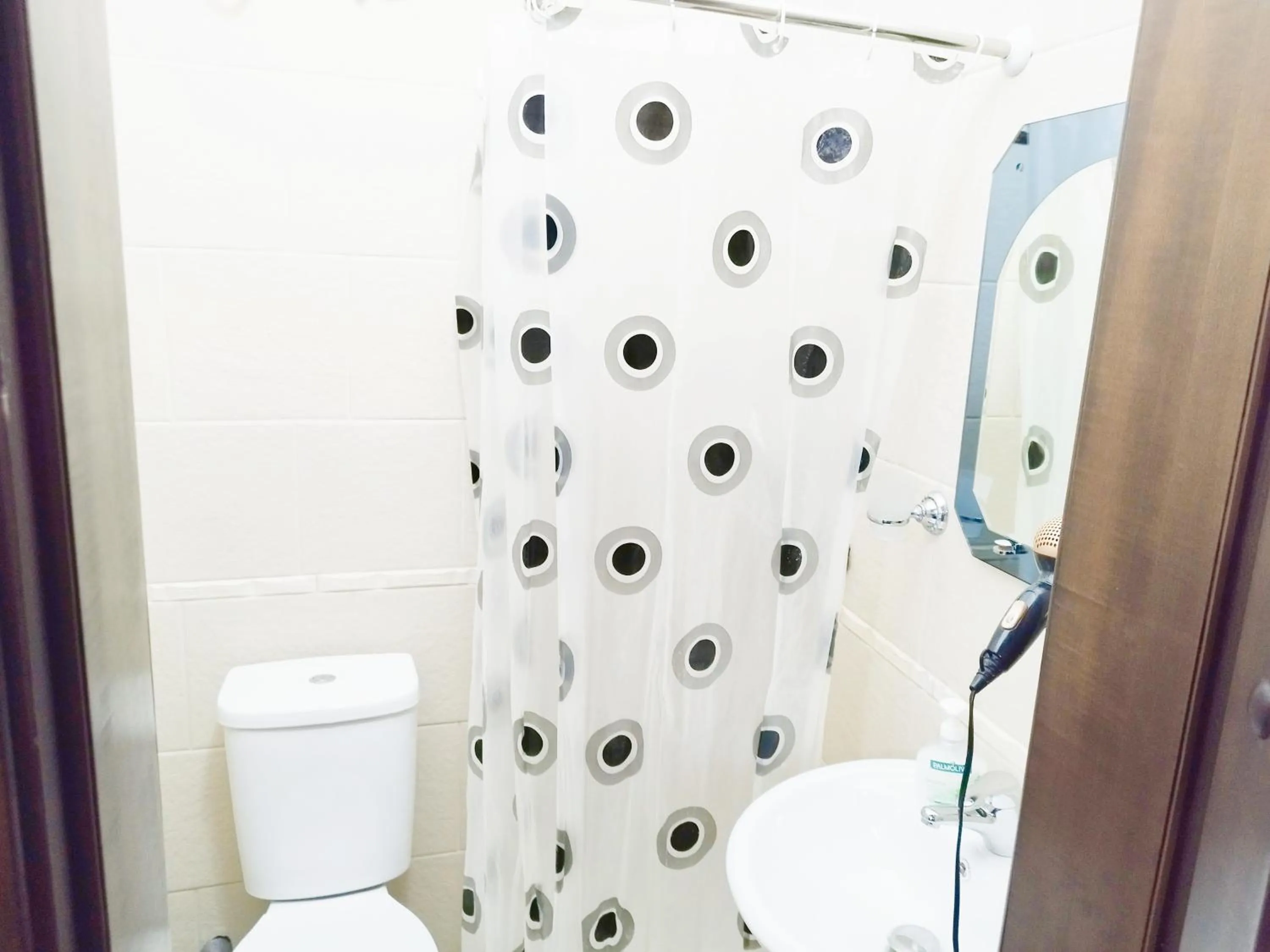 Shower in Guva Mangalem Hotel Restaurant