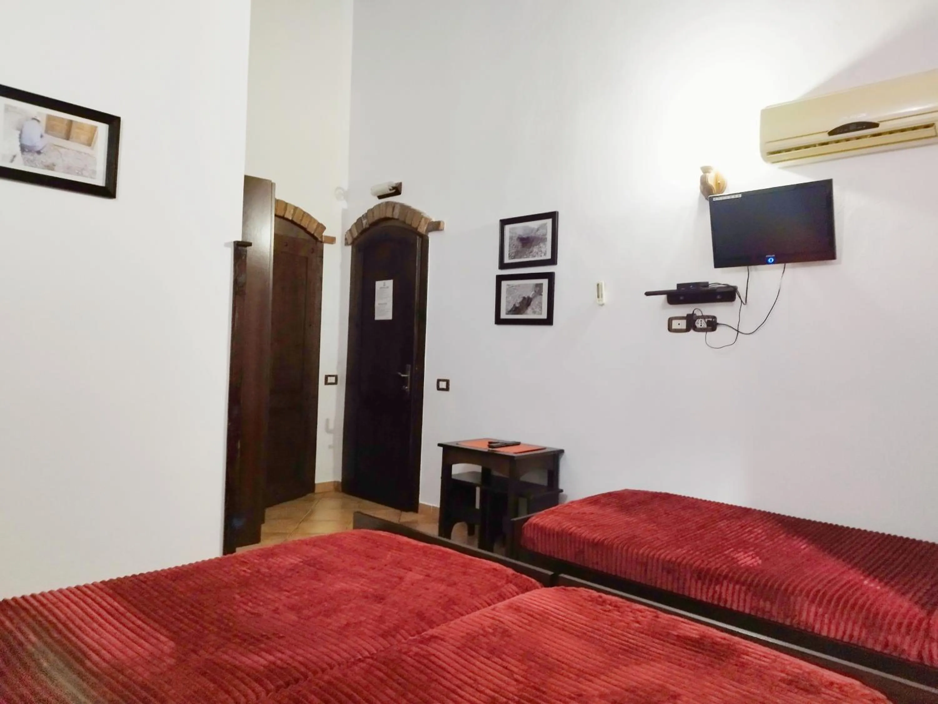 Bed in Guva Mangalem Hotel Restaurant