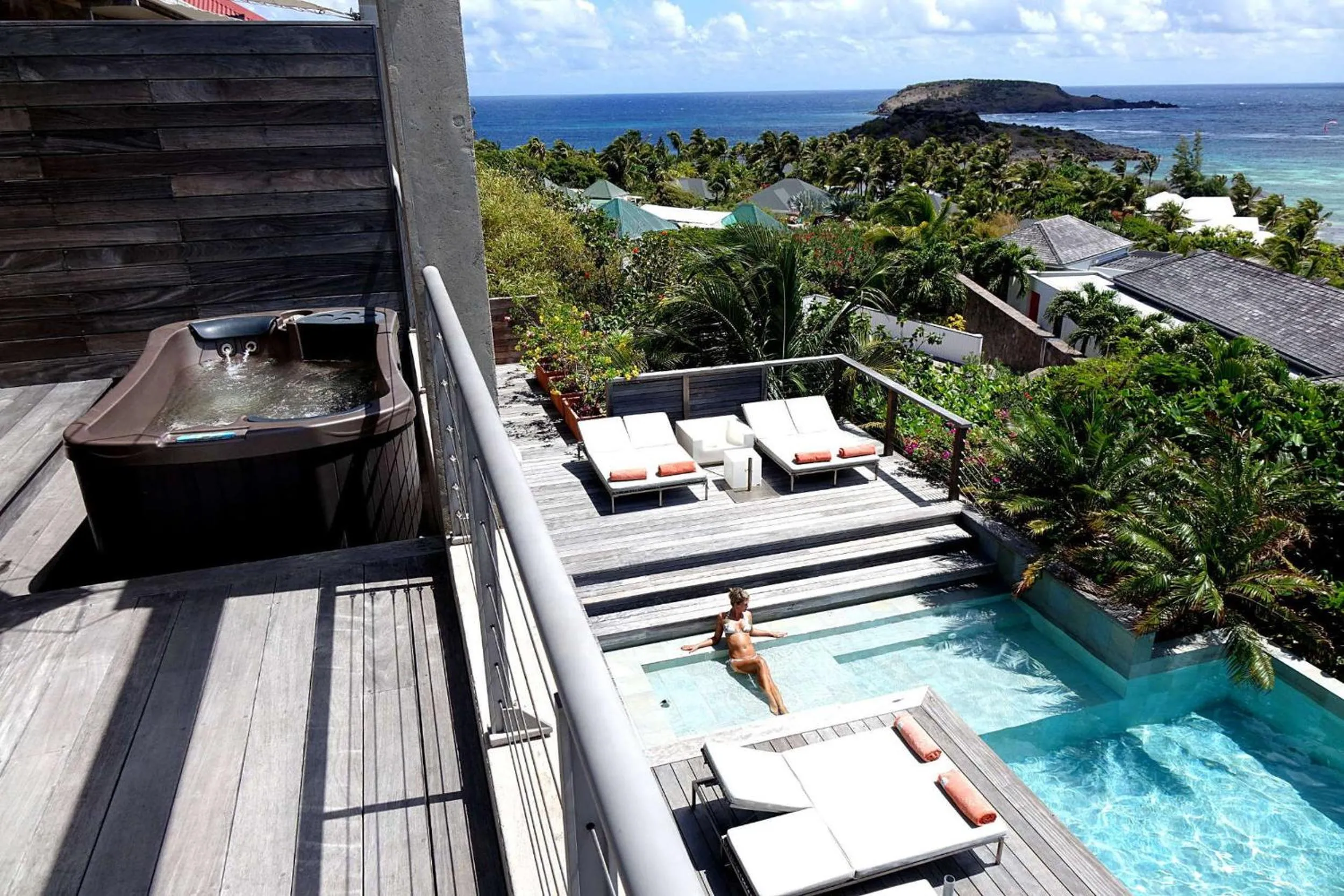 Hot Tub in Villa Lodge 4 Epices