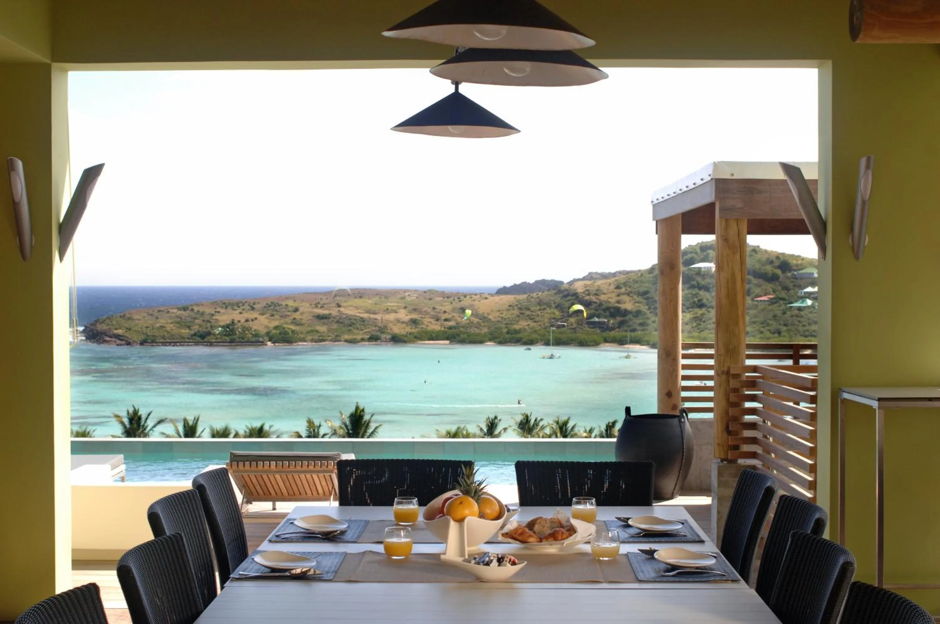 Restaurant/places to eat in Villa Lodge 4 Epices