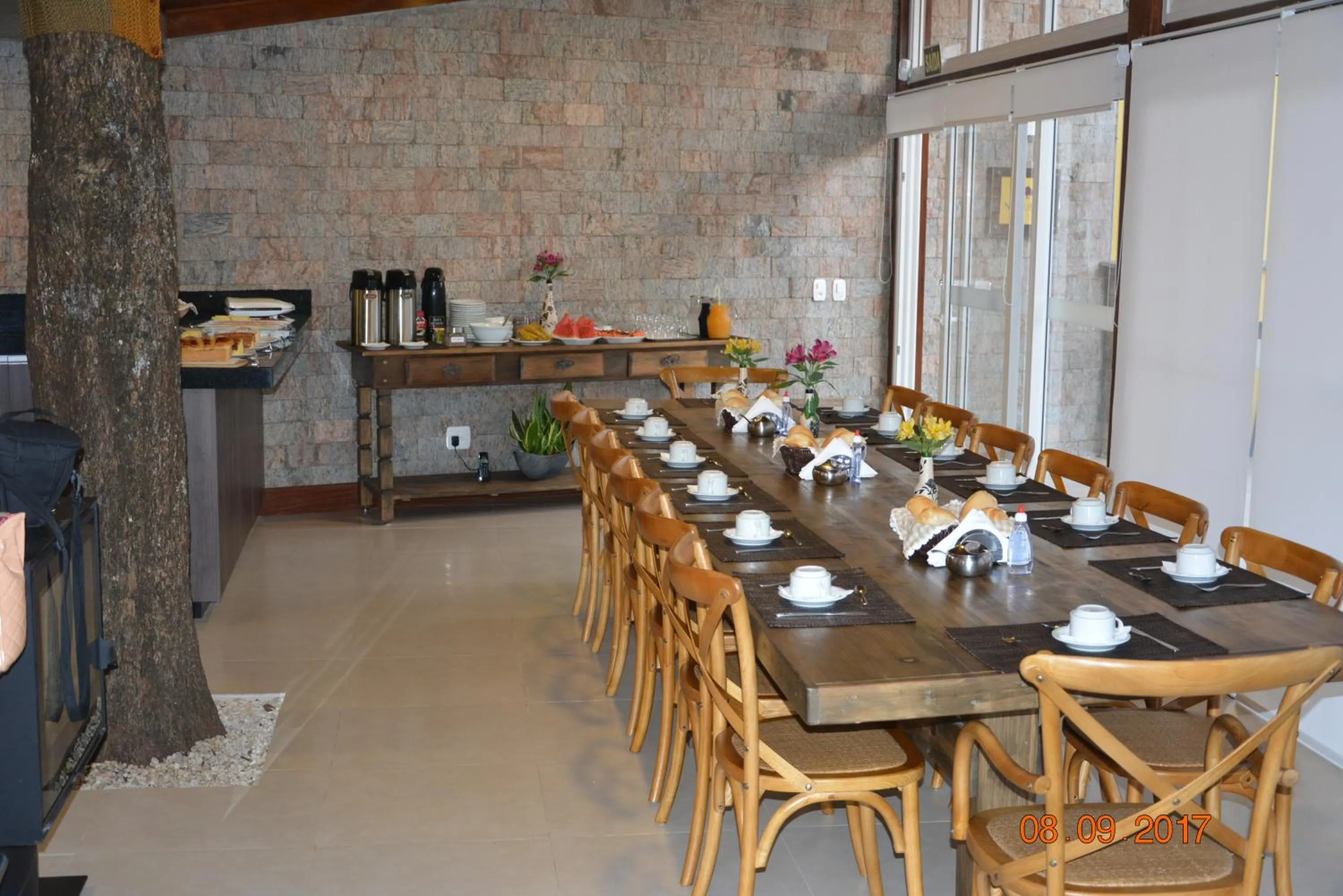 Breakfast in Pousada Do Chalé