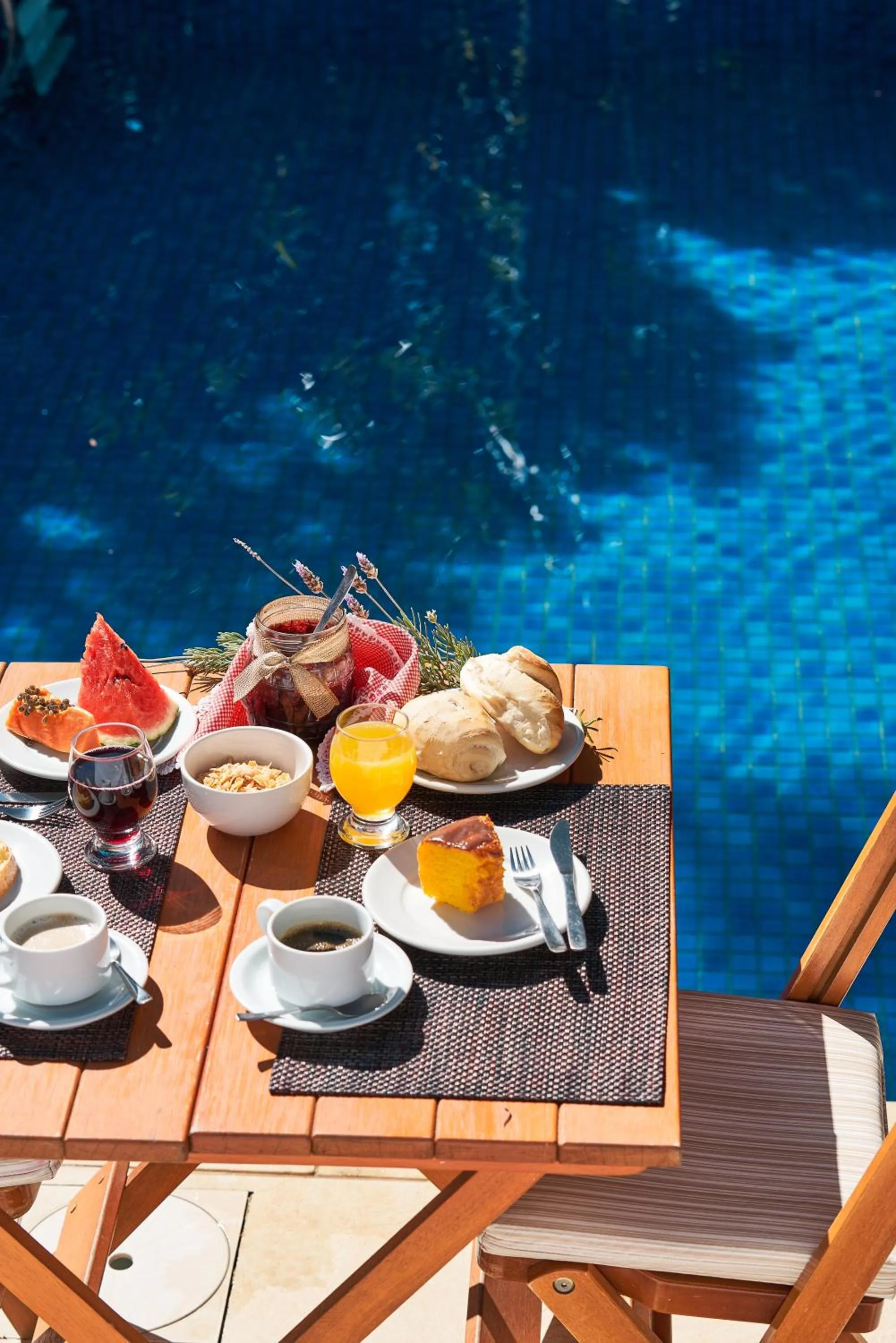 Breakfast in Pousada Do Chalé