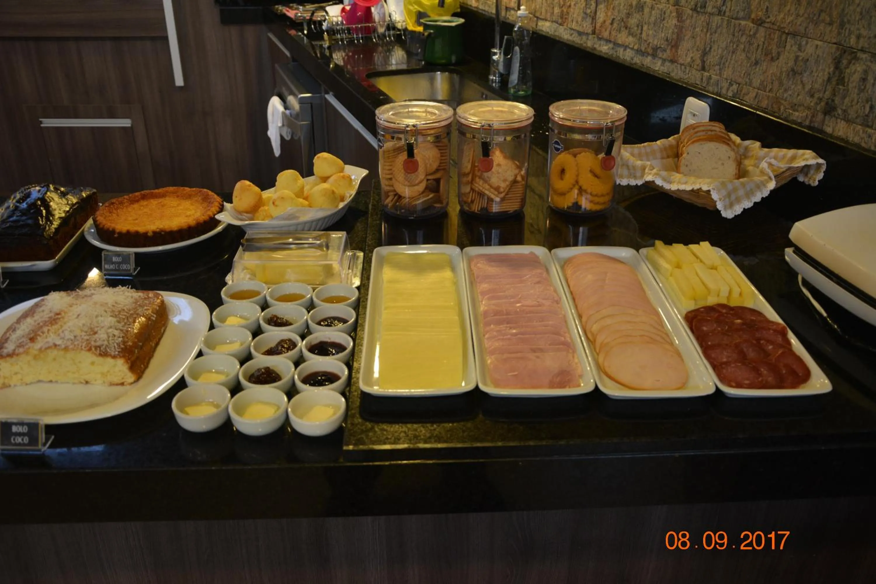 Breakfast in Pousada Do Chalé