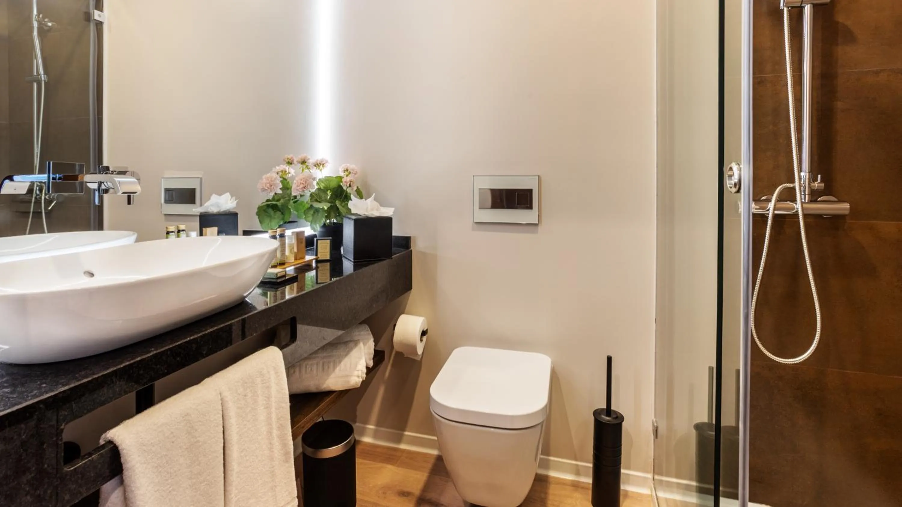 Toilet in Évora O Cante Hotel